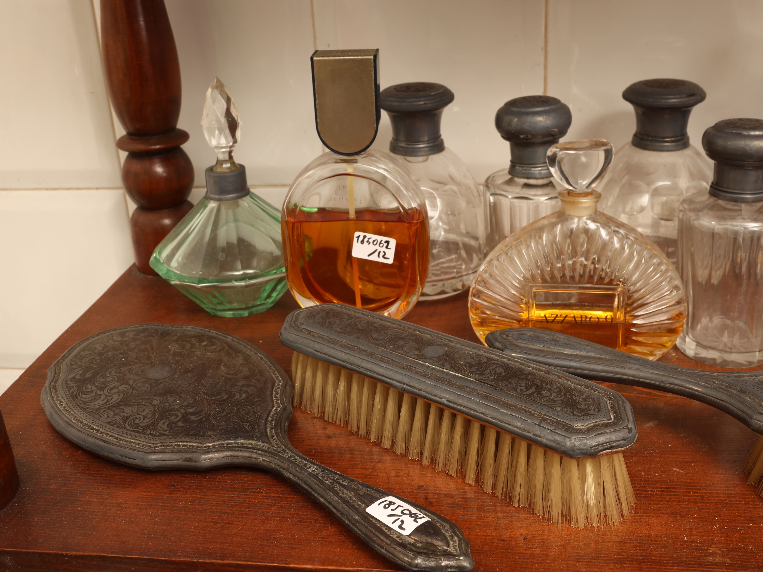 Assortimento di accessori da toilette d'epoca, XIX/XX secolo