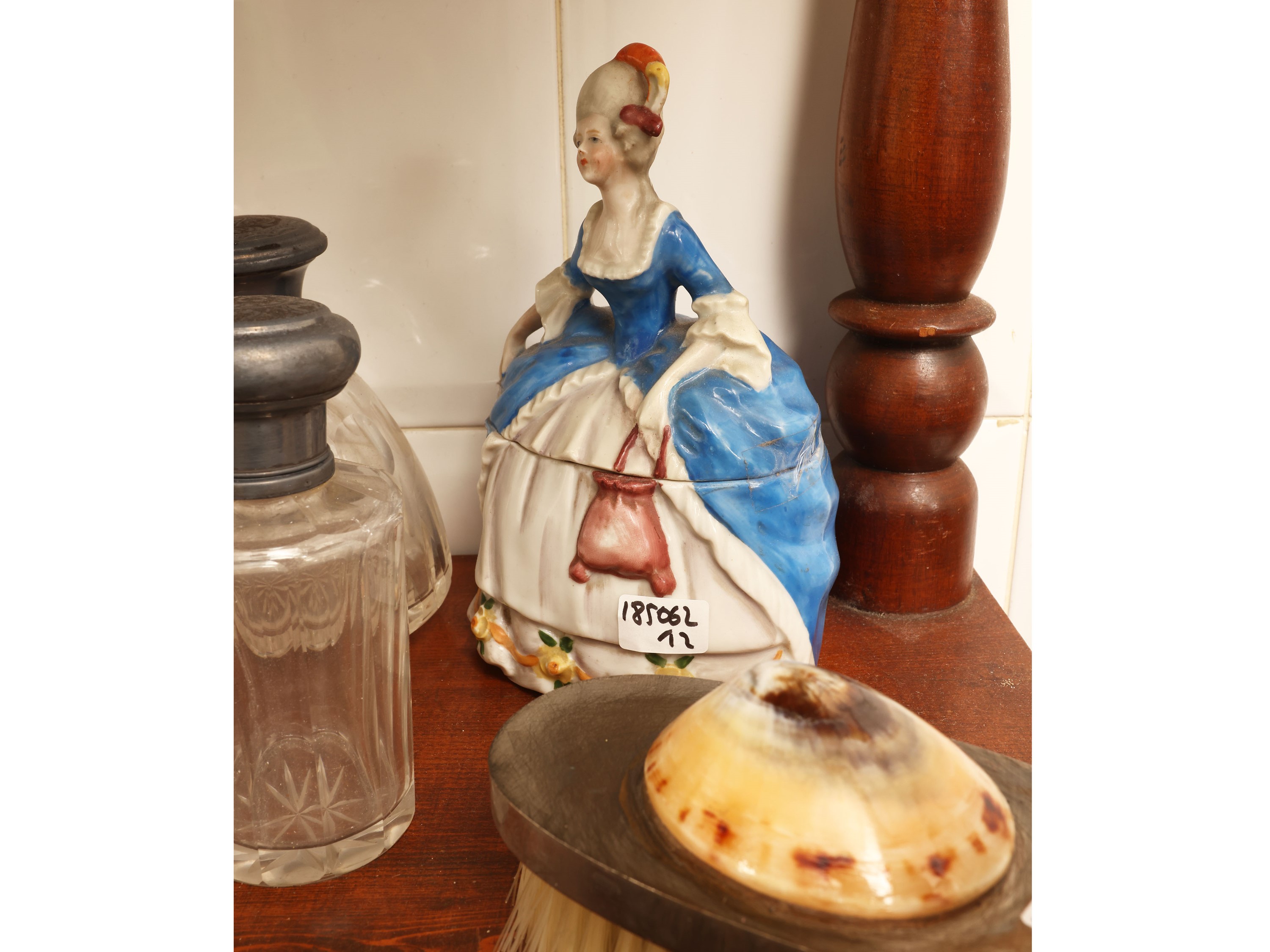 Assortimento di accessori da toilette d'epoca, XIX/XX secolo