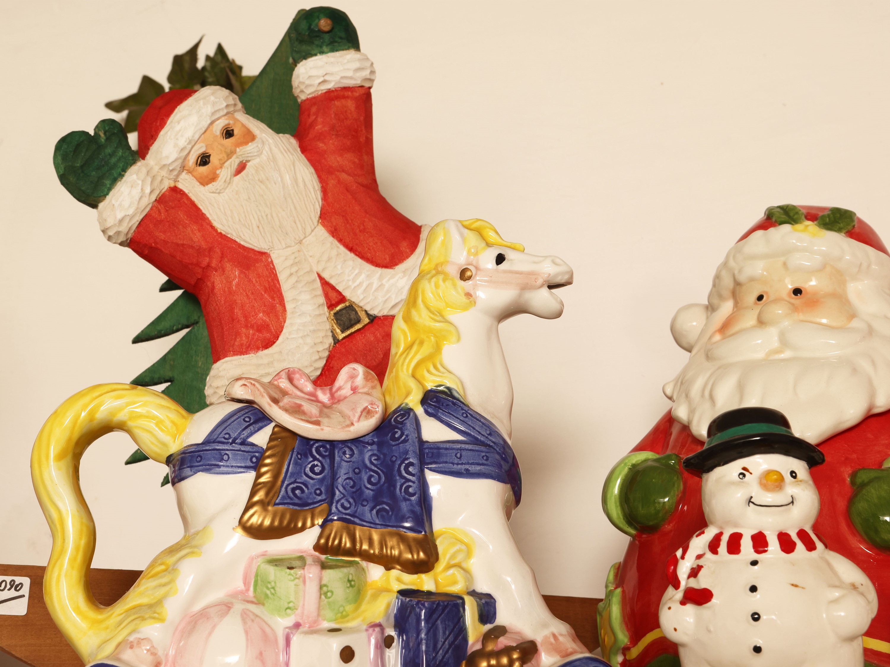 Decorazioni natalizie, composta da accessori in ceramica e legno