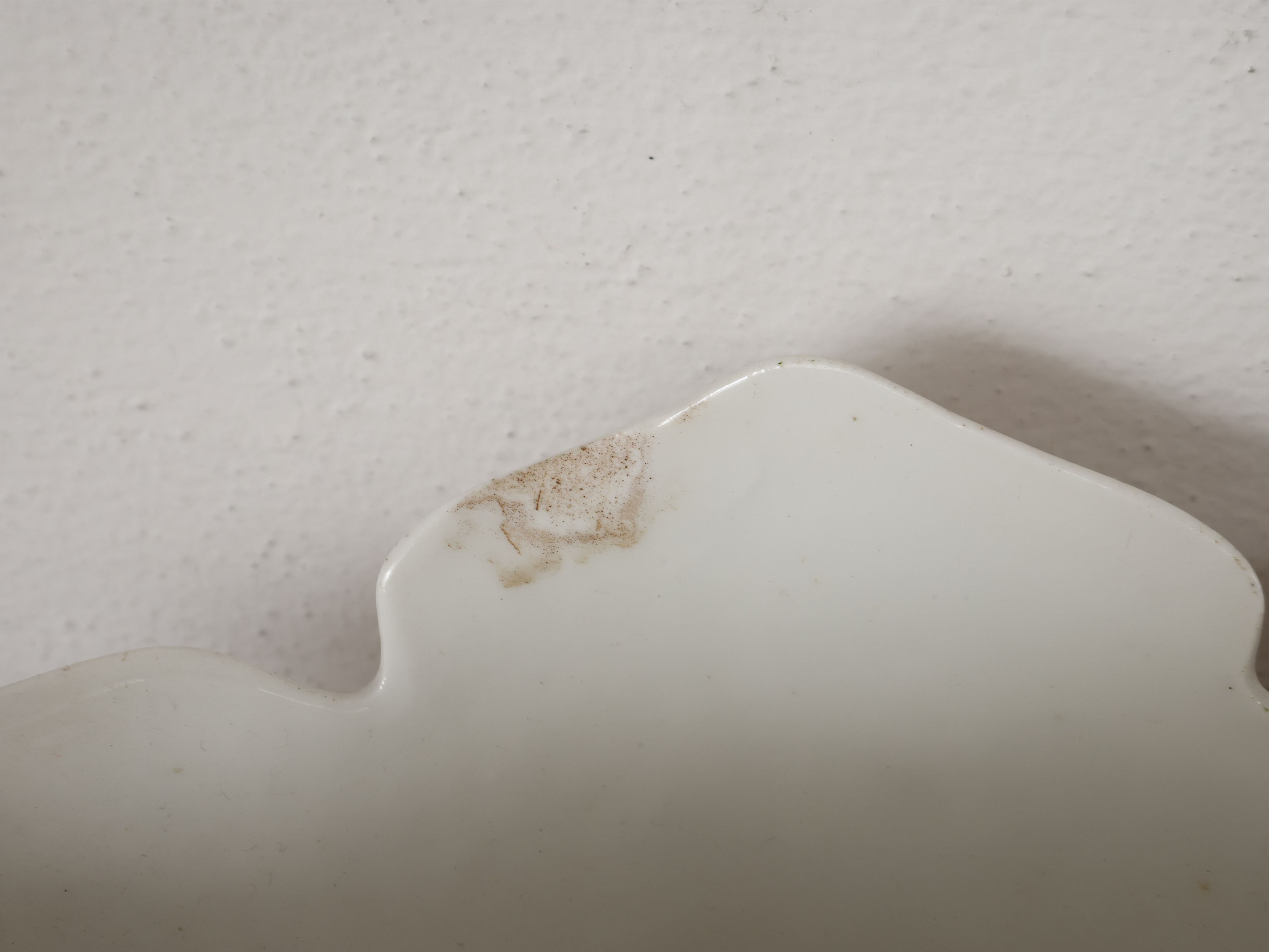 Trittico di vasi in porcellana, metà del XIX secolo
