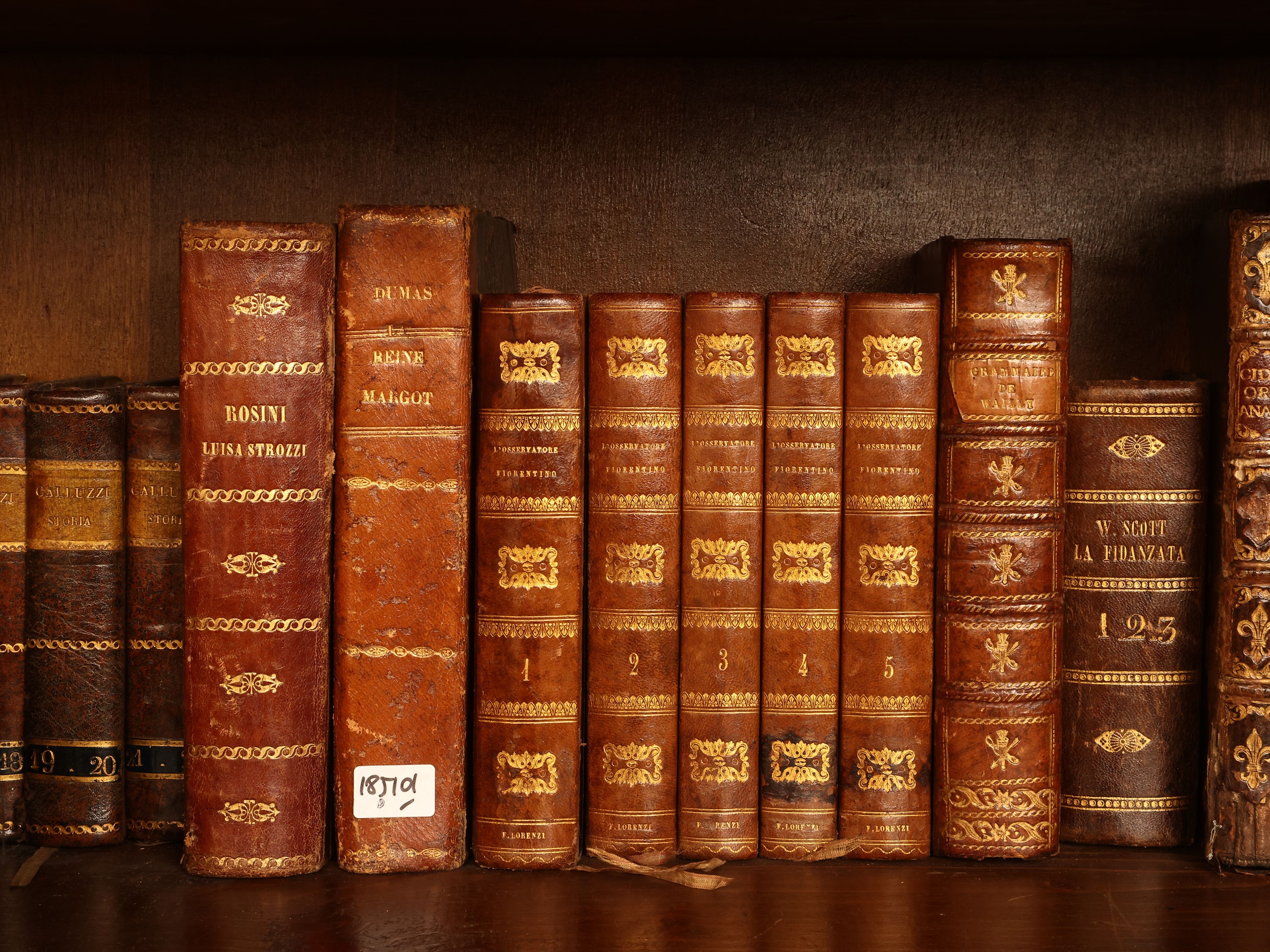Piccola biblioteca di libri d'epoca, legature in mezza pelle, XVIII/XIX secolo
