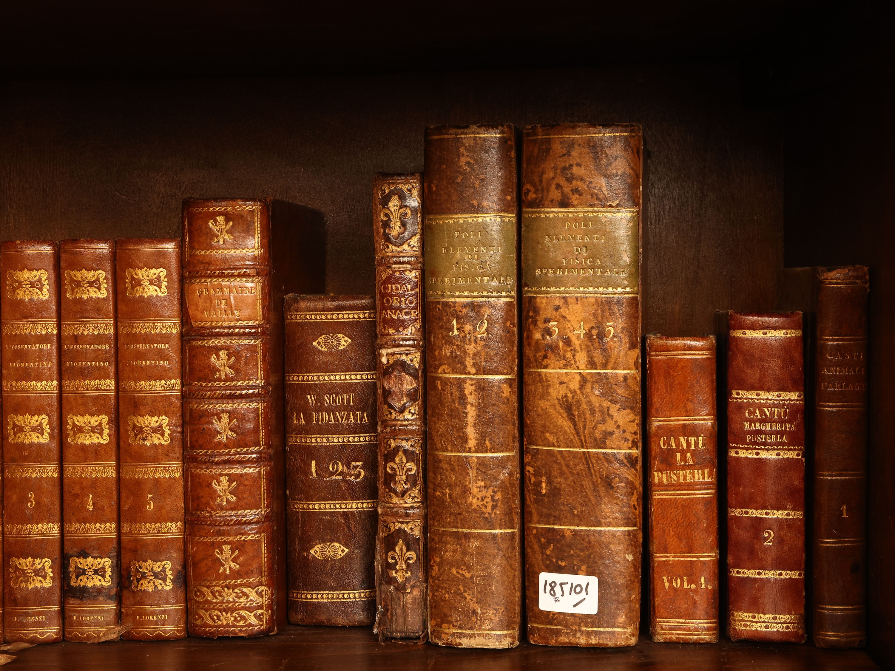 Piccola biblioteca di libri d'epoca, legature in mezza pelle, XVIII/XIX secolo