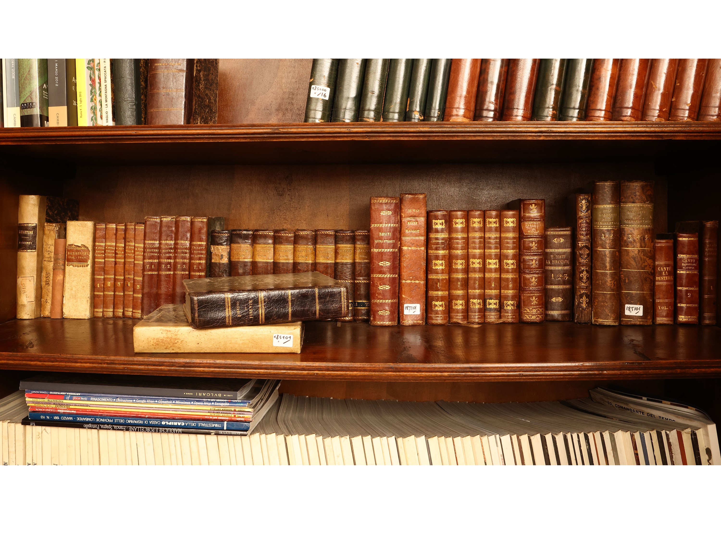 Piccola biblioteca di libri d'epoca, legature in mezza pelle, XVIII/XIX secolo