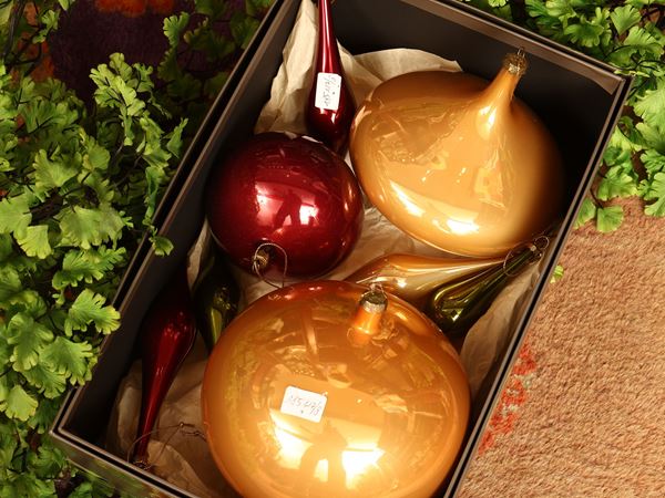 Otto grandi palle di Natale in vetro soffiato