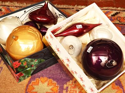 Nove grandi palle di Natale in vetro soffiato, diametro massimo 14 cm