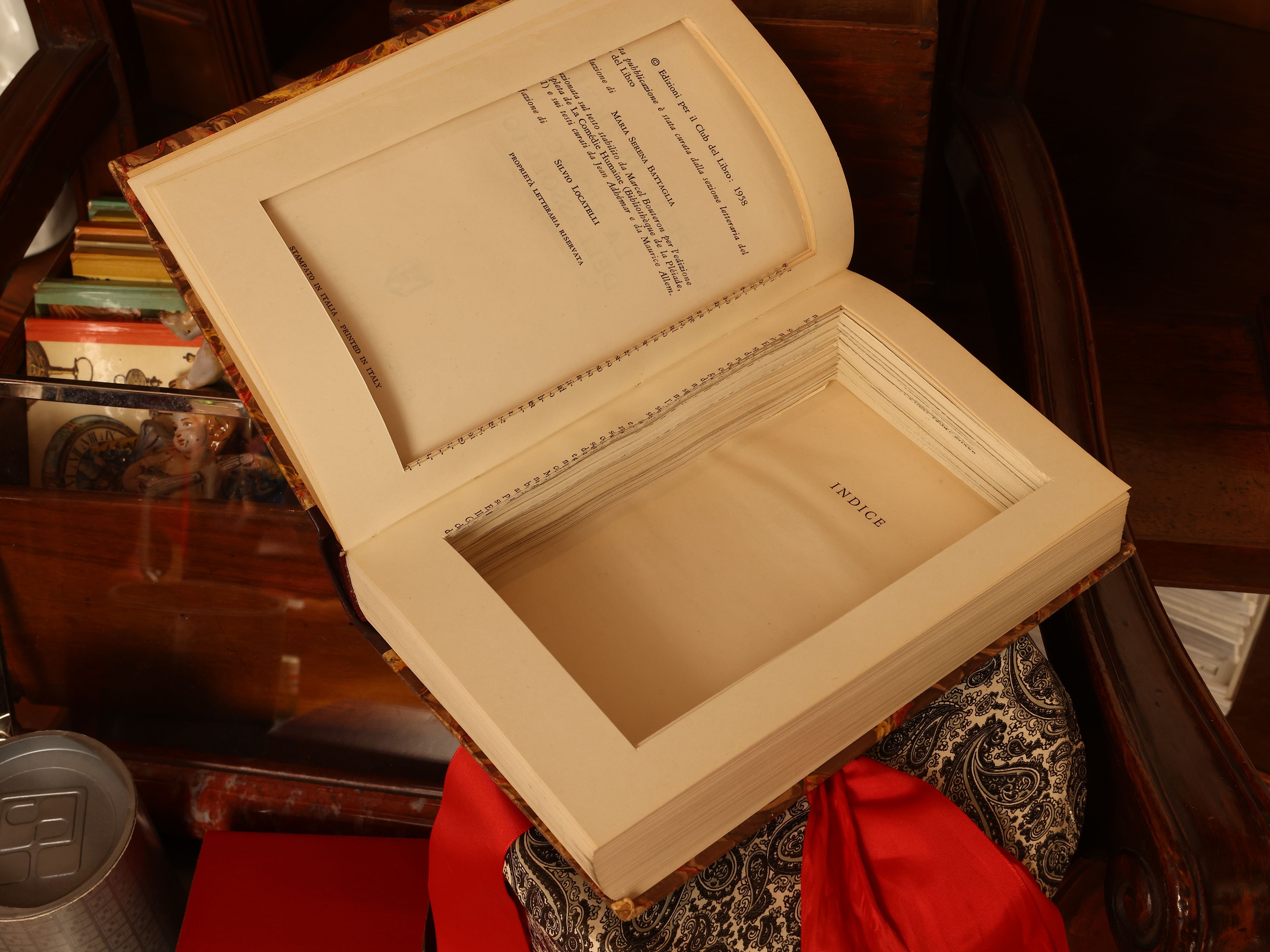 Curiosità d'epoca, collezione di oggetti antiquari