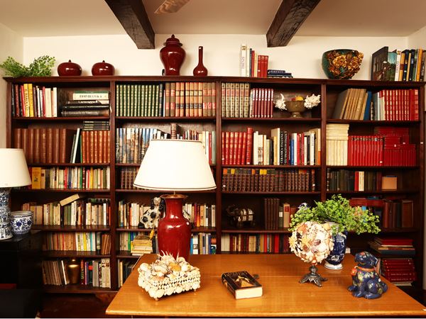 Libreria lineare in noce