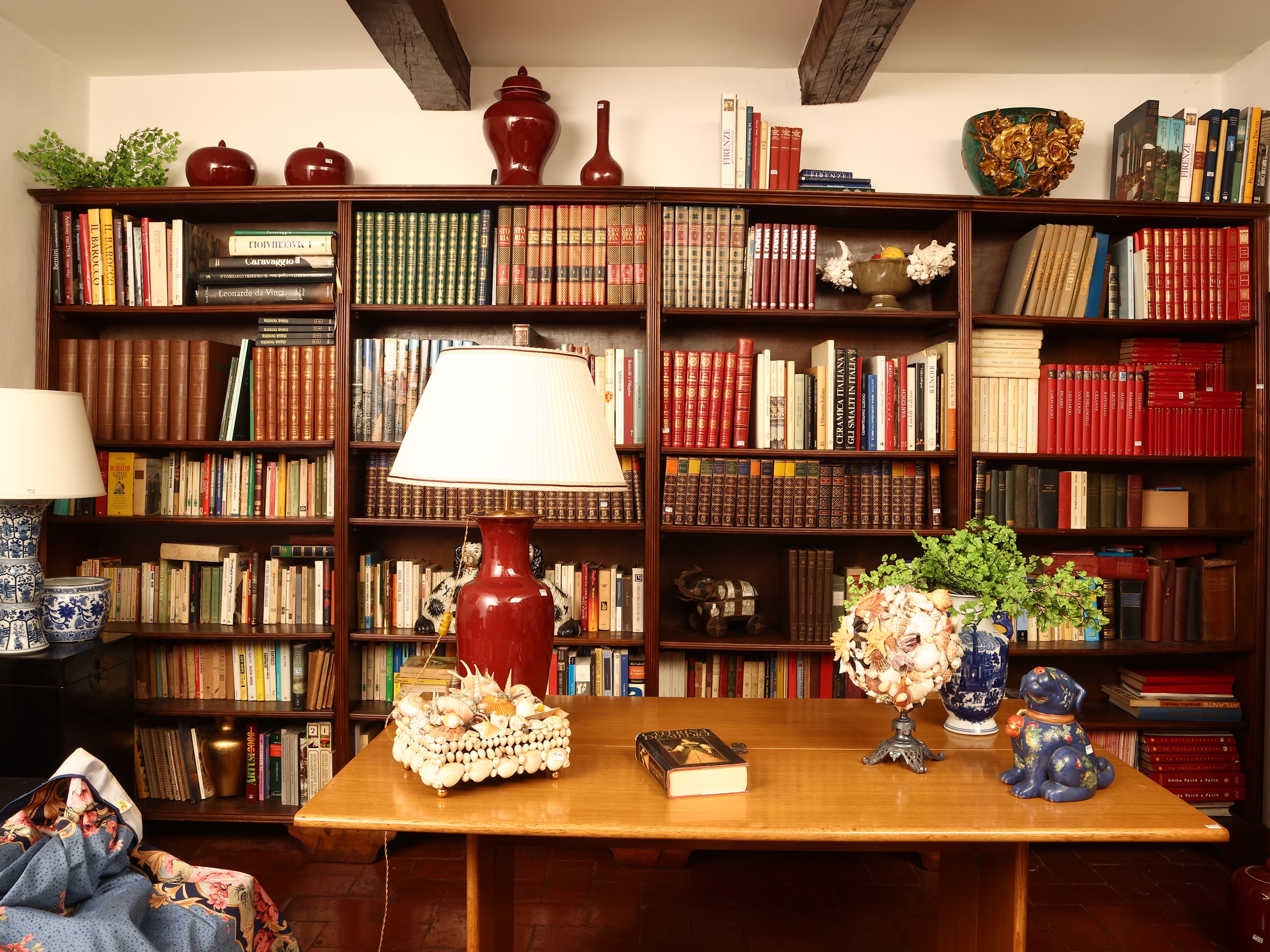 Libreria lineare in noce, 220x410x36 cm