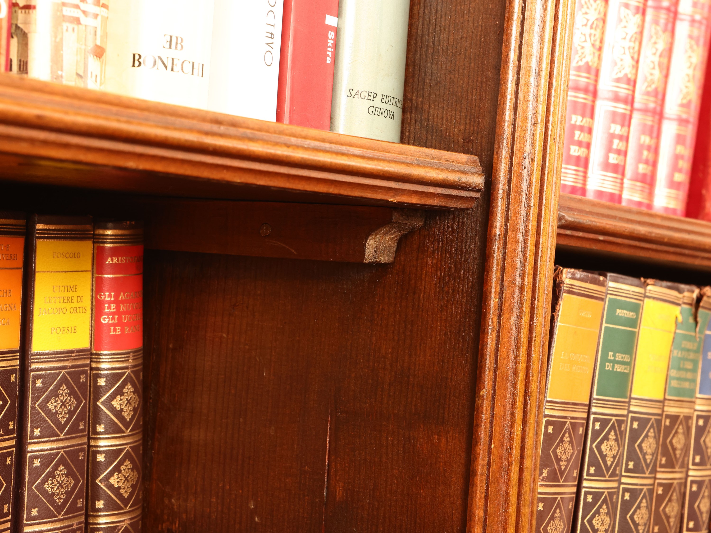 Libreria lineare in noce, 220x410x36 cm