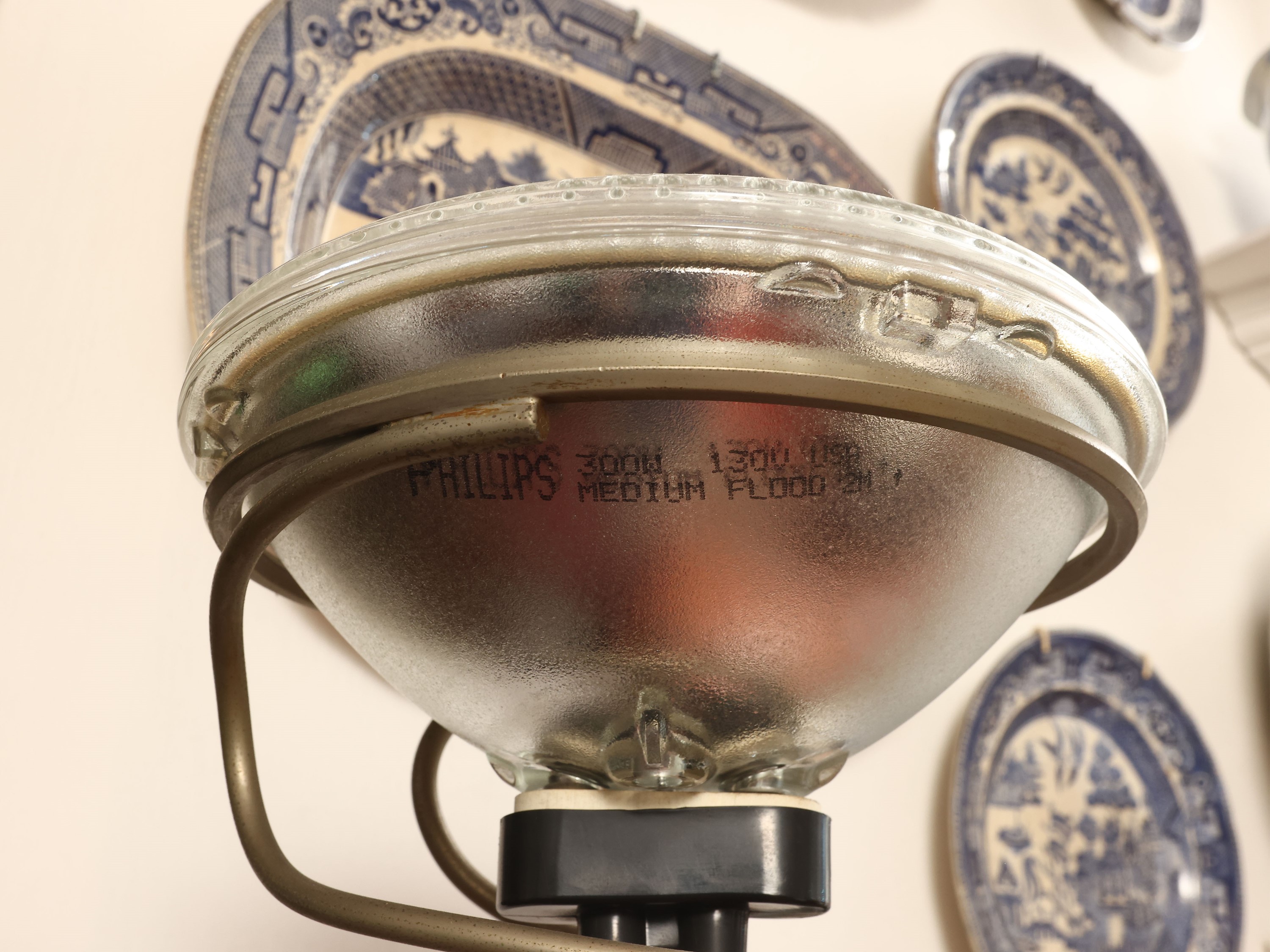 Achille e Pier Giacomo Castiglioni, Lampada da terra Toio, metallo laccato nero e stelo cromato, ...