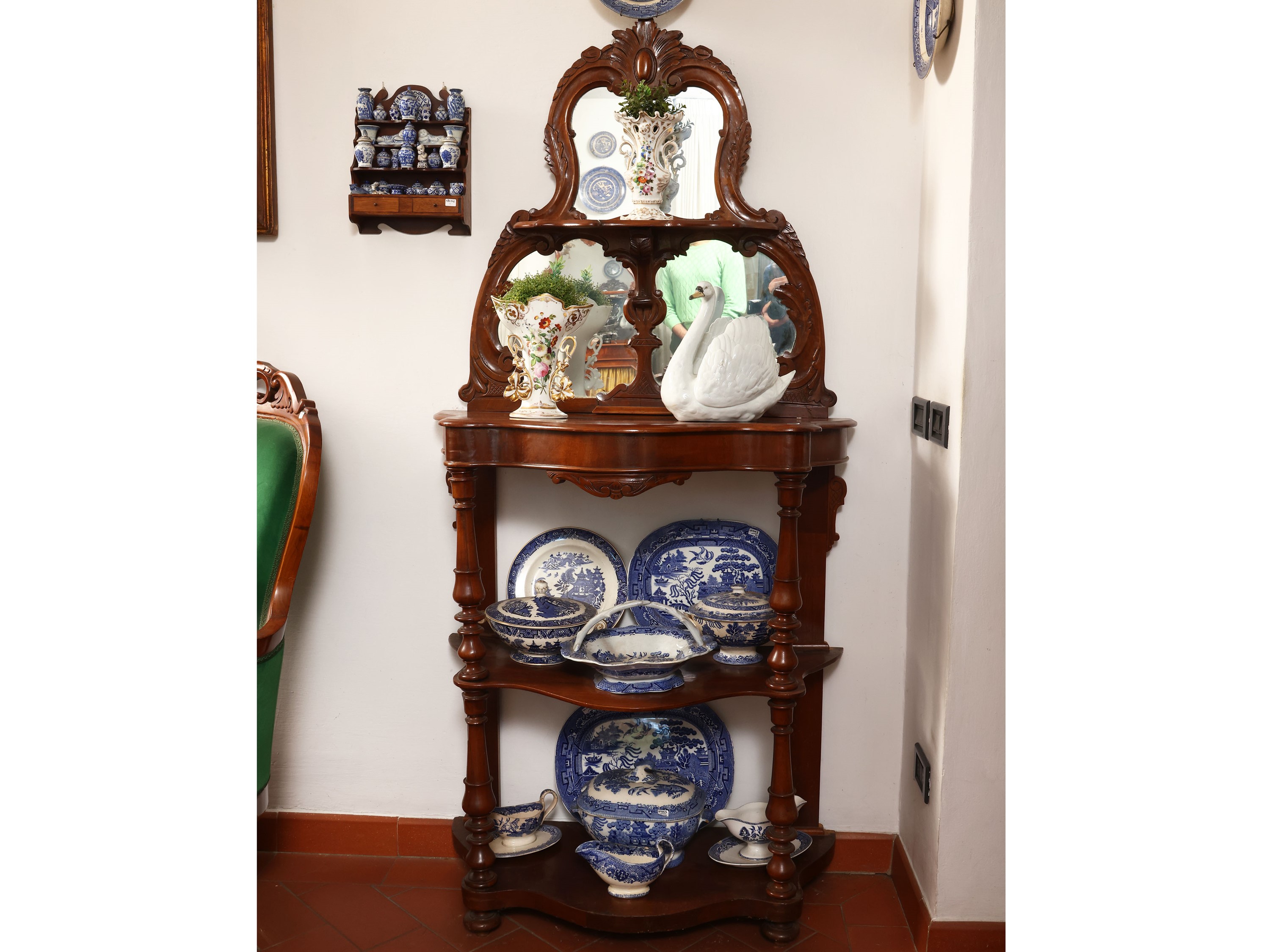 Etagere con alzata in noce