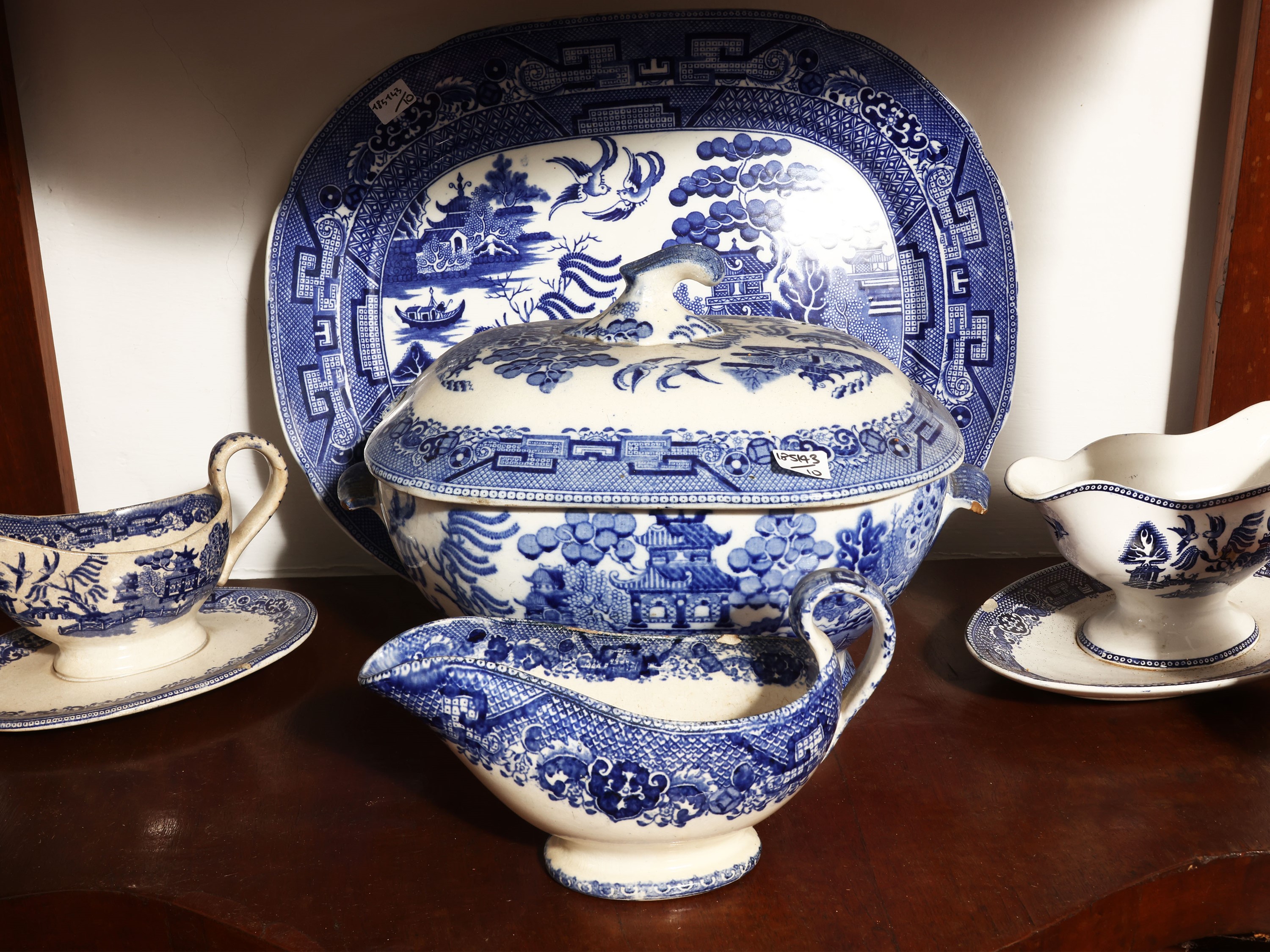 Assortimento di accessori in terraglia, monocromia blu, Inghilterra, XIX/XX secolo