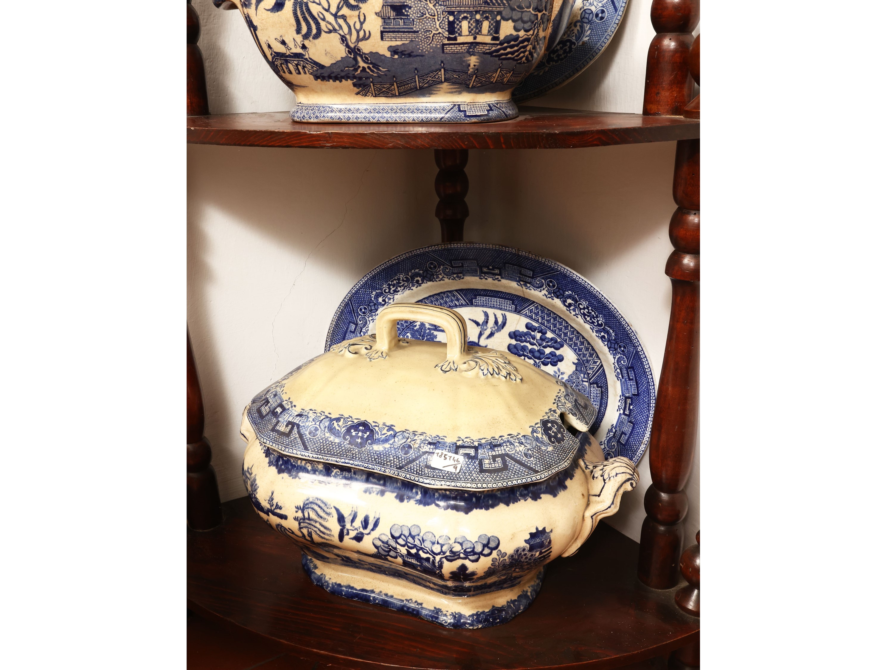 Lotto di accessori in terraglia