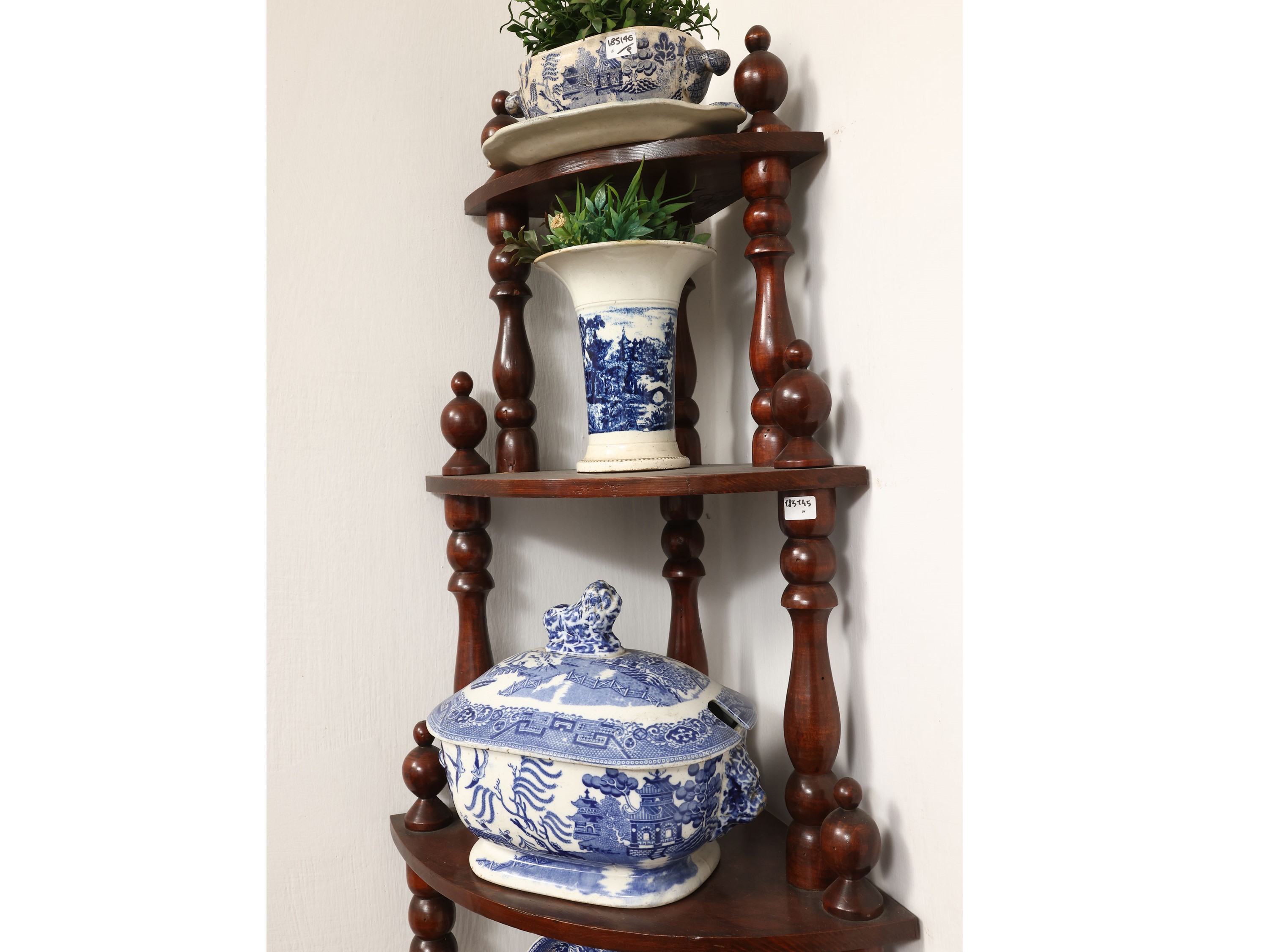 Lotto di accessori in terraglia