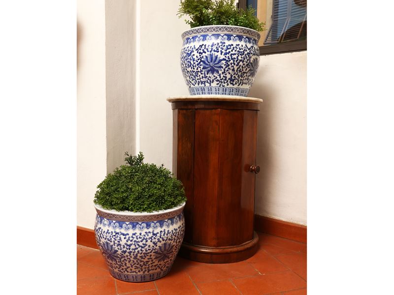 Coppia di cachepot in porcellana