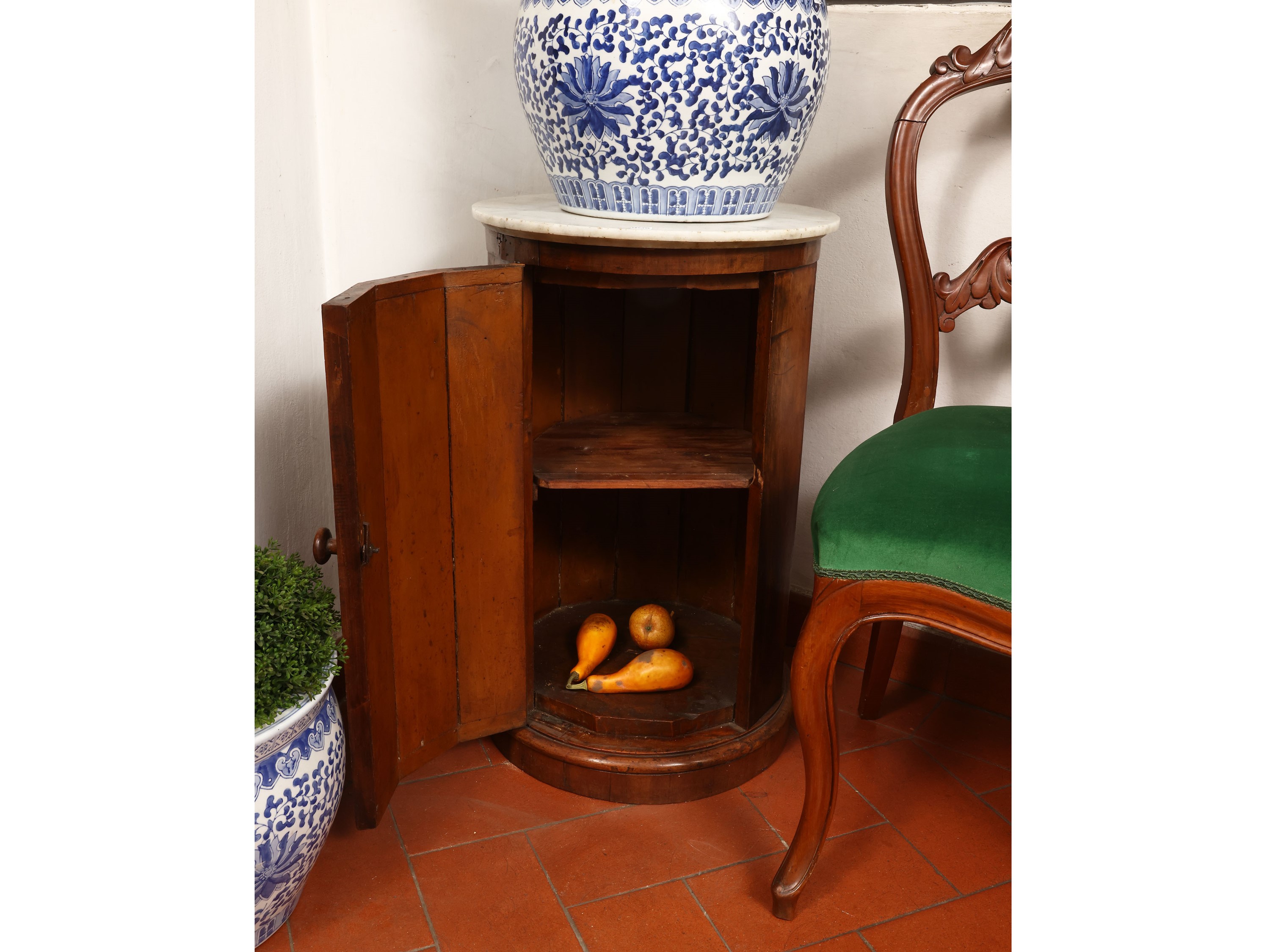 Comodino a colonna in noce