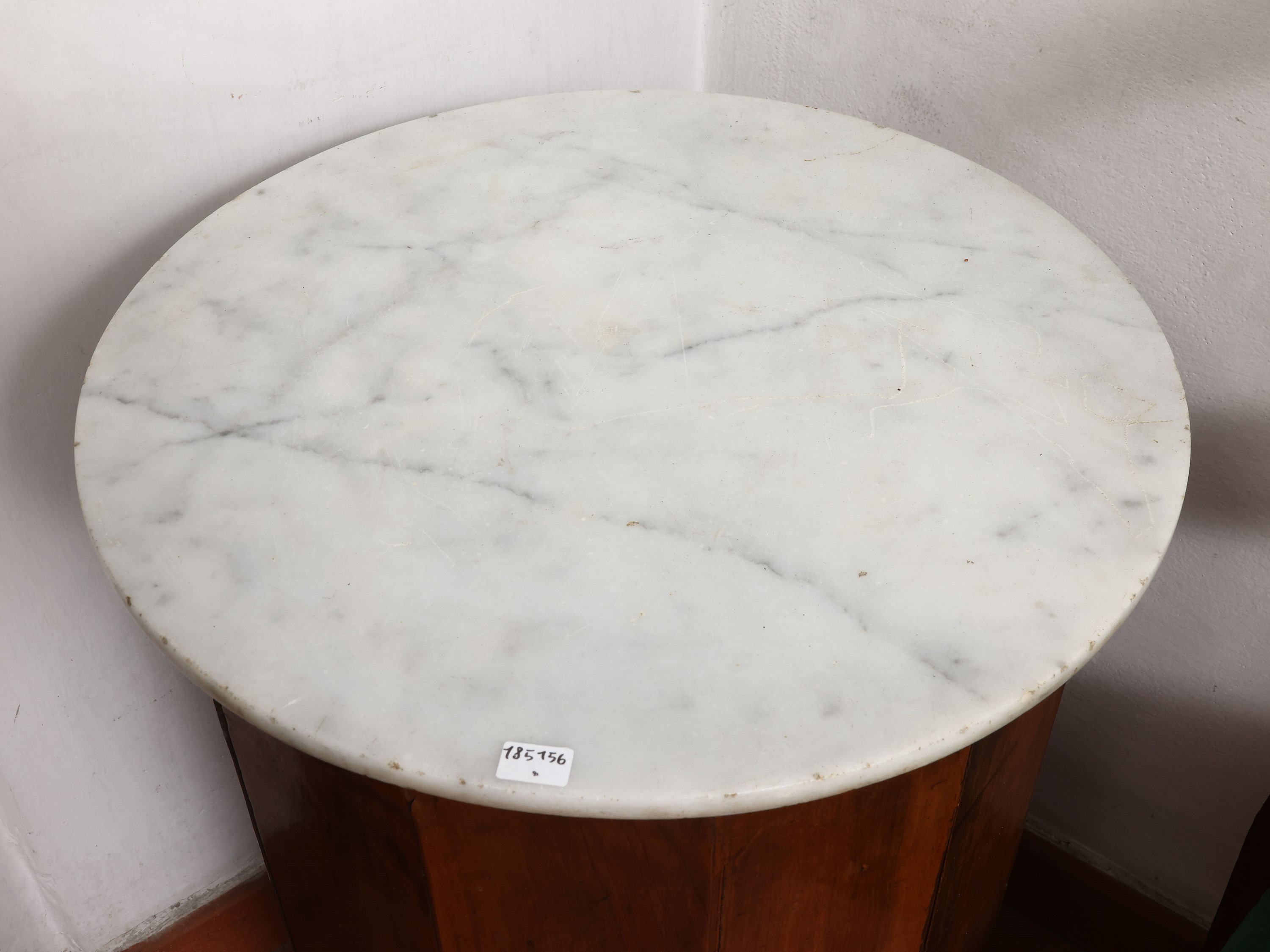 Comodino a colonna in noce