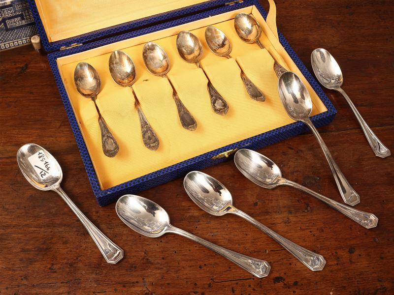 Due set di cucchiaini in argento