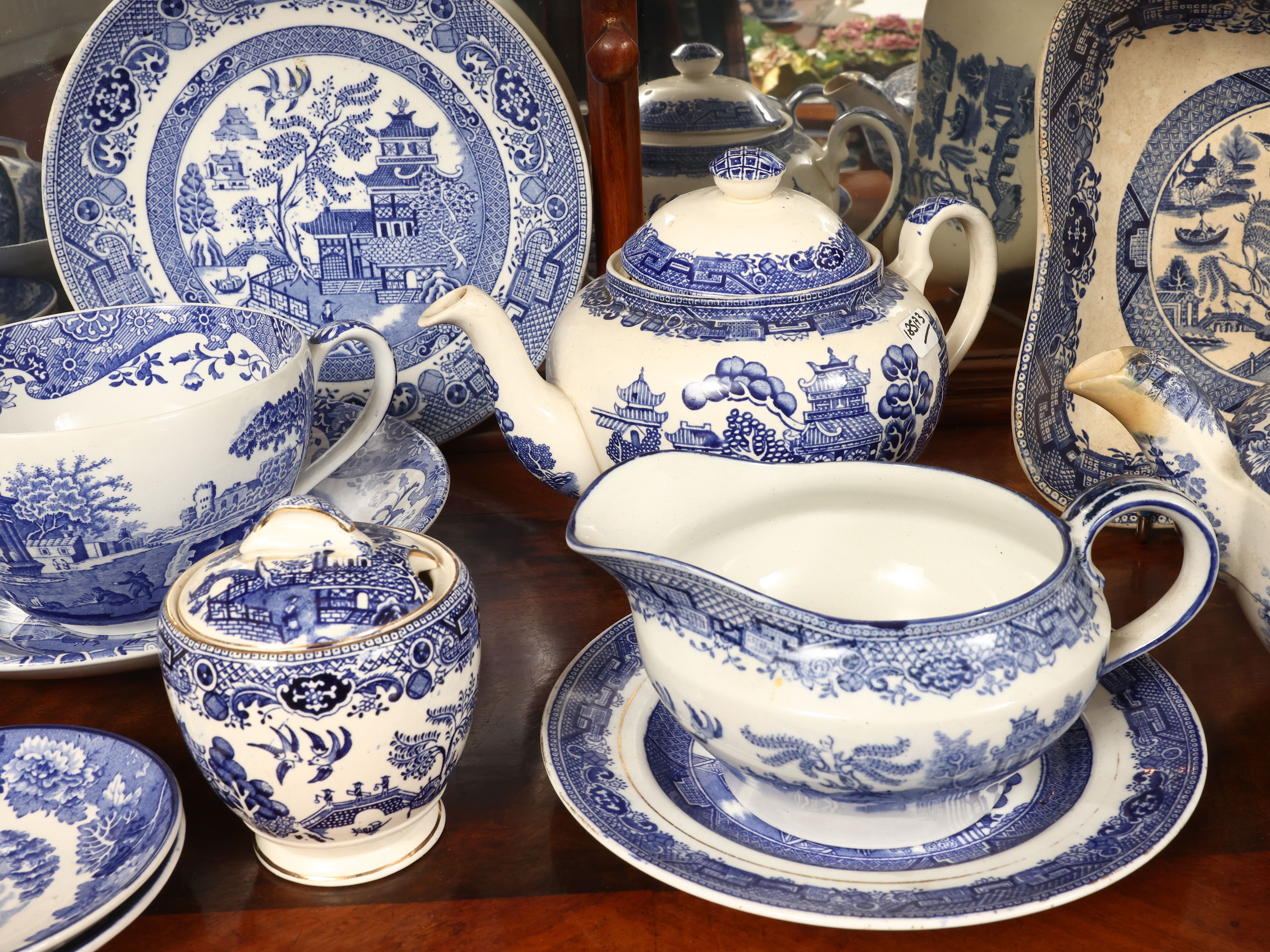 Accessori per la tavola in terraglia inglese, Decorazioni a monocromia blu in stile chinoiserie
