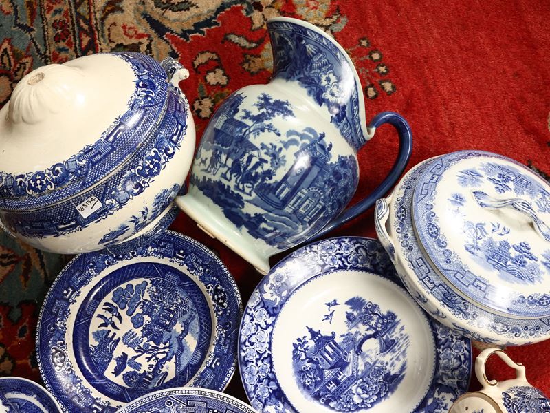 Terraglie inglesi, Lotto di accessori decorati in monocromia blu a chinoiserie