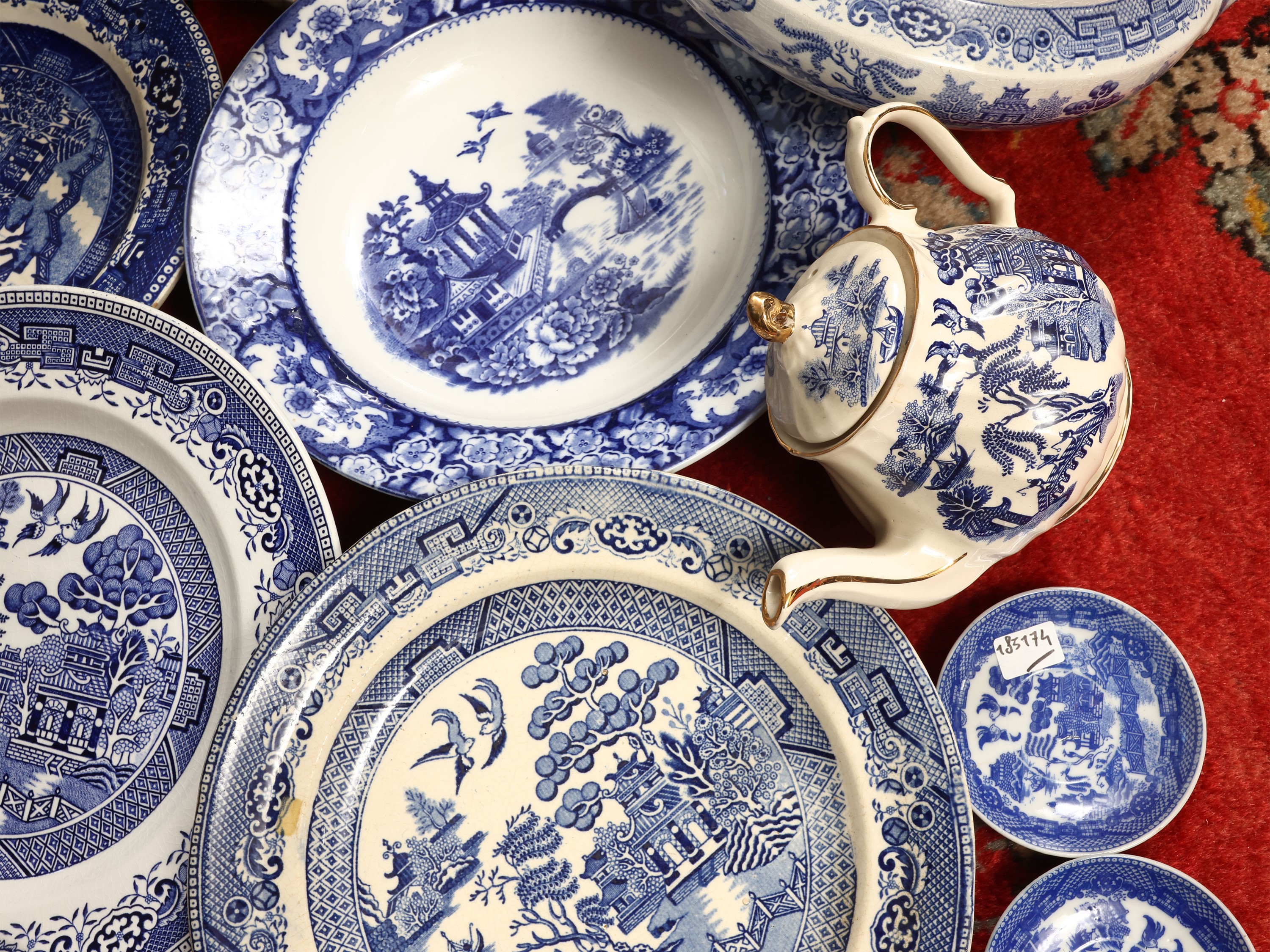 Terraglie inglesi, Lotto di accessori decorati in monocromia blu a chinoiserie