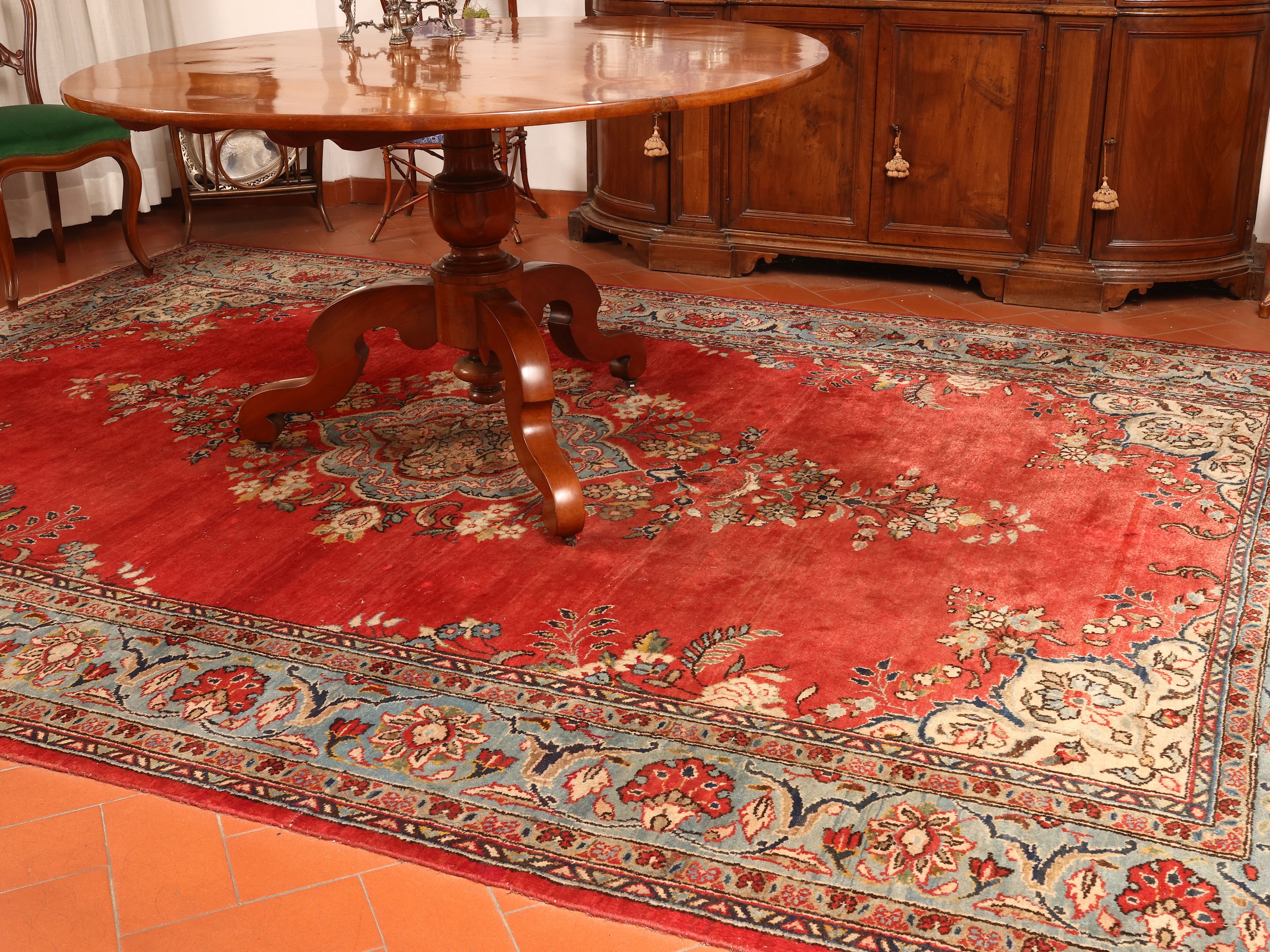 Tappeto persiano, cm 360x245, motivi floreali stilizzati su fondo rosso