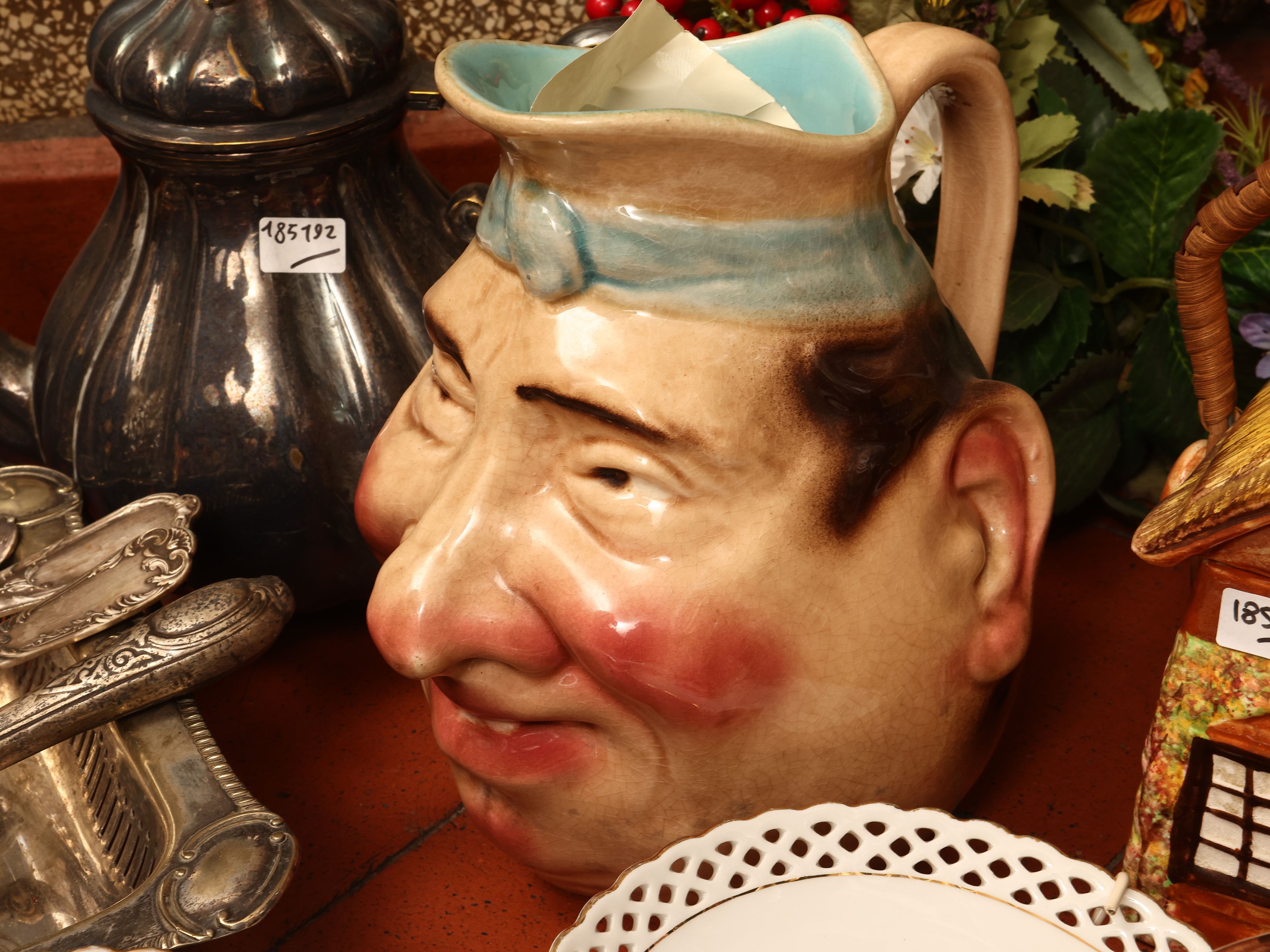 Miscellanea di stravaganze e curiosità, accessori da collezione per la tavola e oggetti decorativ...