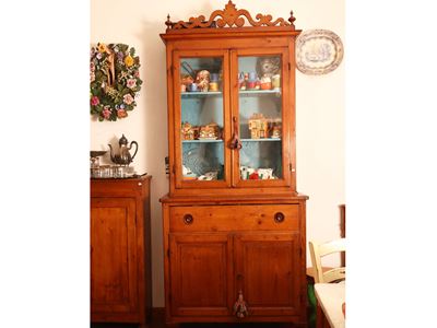 Credenza a due corpi, legno tenero, seconda metà del XIX secolo