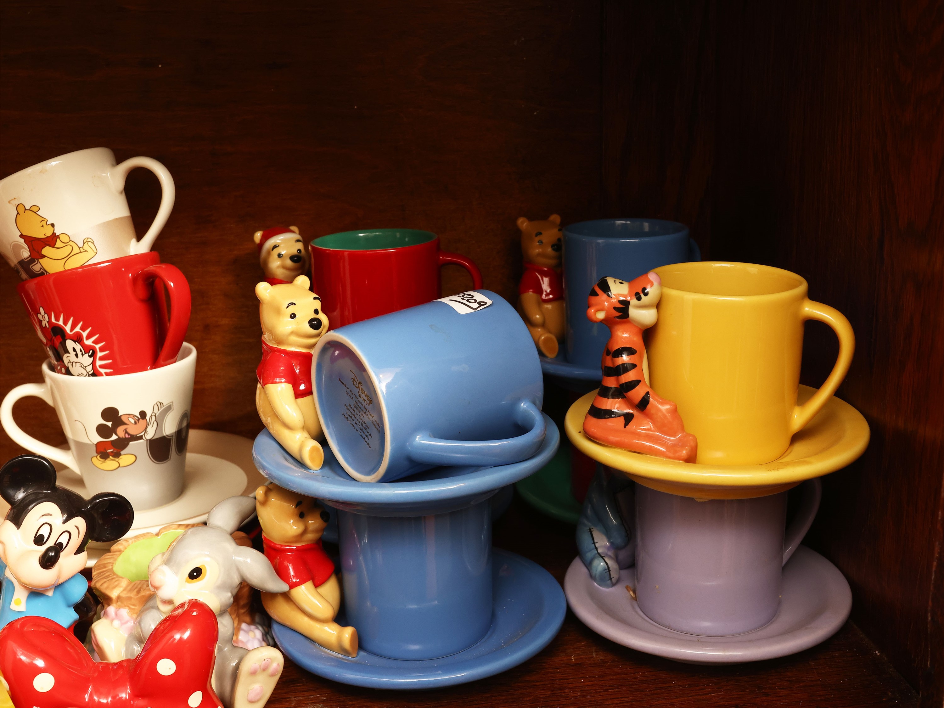 Collezione di accessori da tavola Disney: tazze, tazzine, saliere e portauovo
