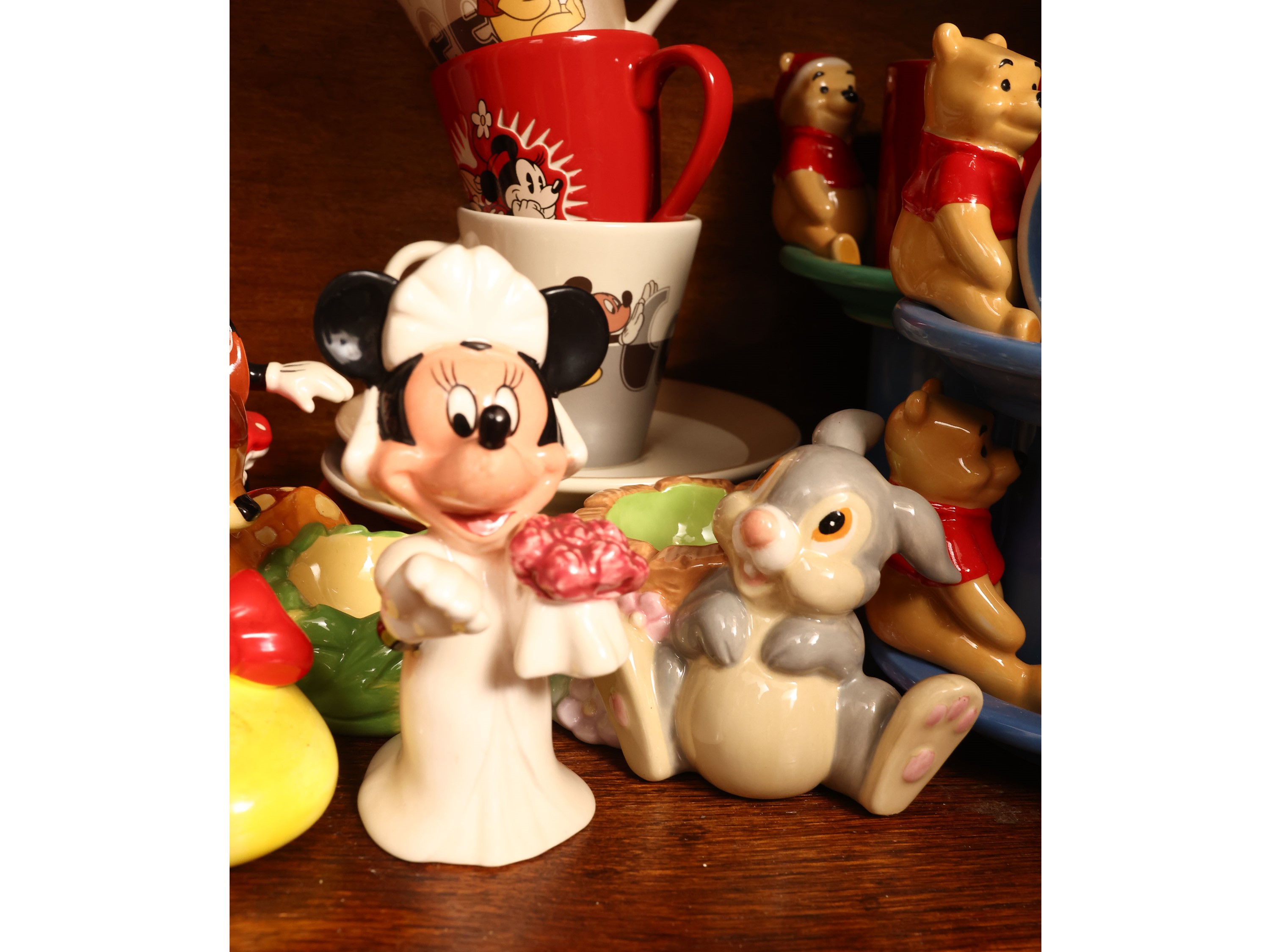 Collezione di accessori da tavola Disney: tazze, tazzine, saliere e portauovo