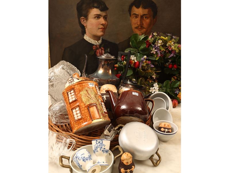 Miscellanea di accessori per la tavola e la cucina