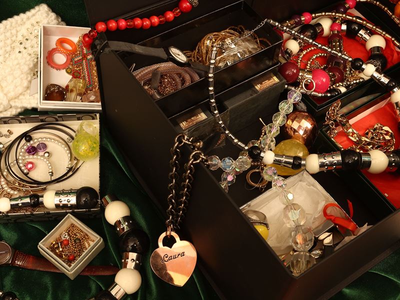 Grande lotto di bijoux