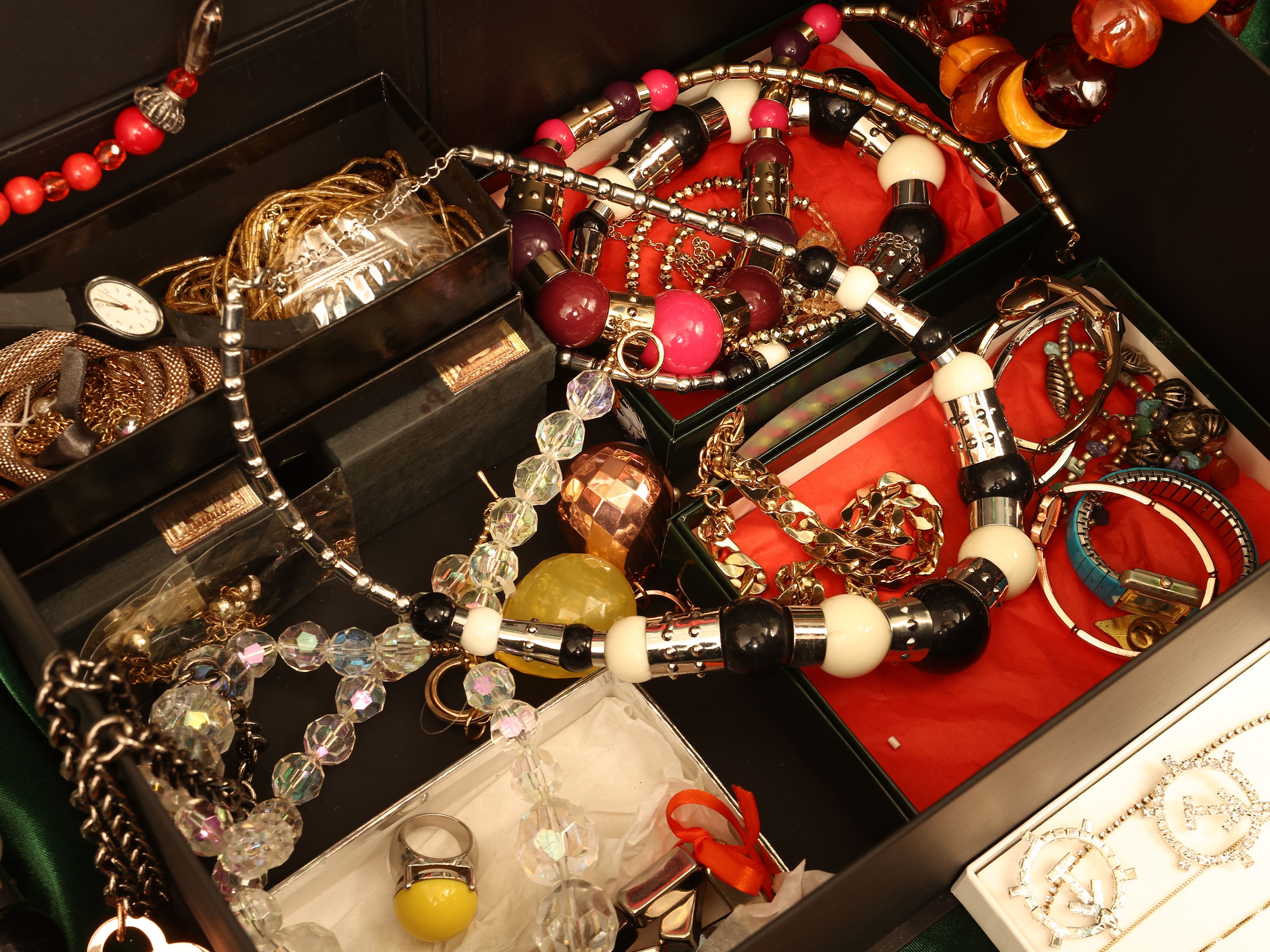 Grande lotto di bijoux