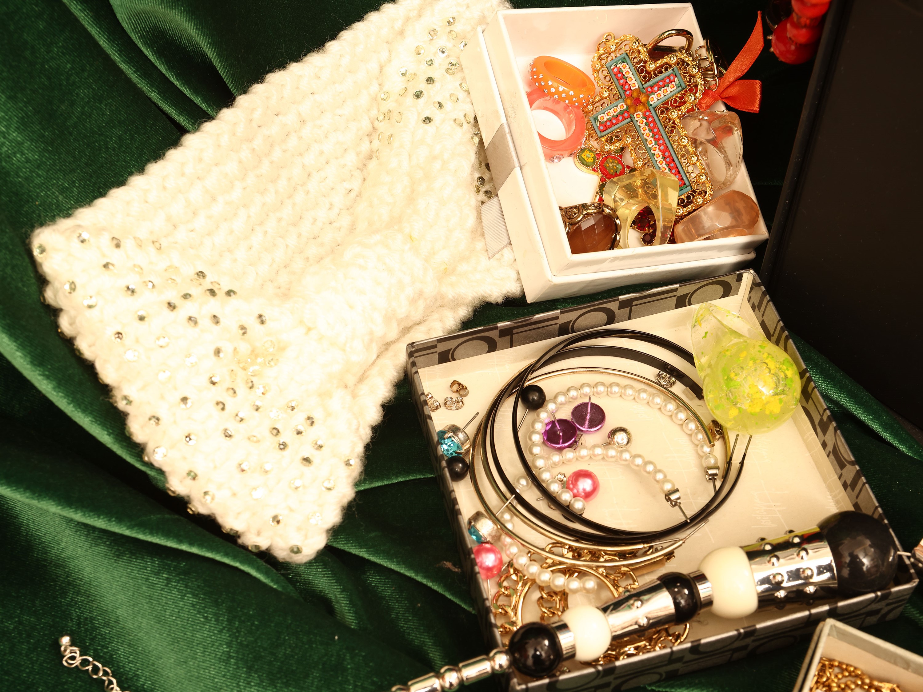 Grande lotto di bijoux