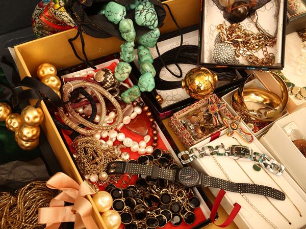 Grande lotto di bijoux