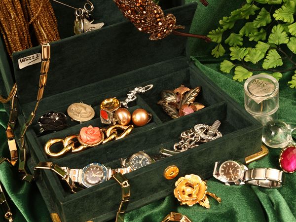 Grande lotto di bijoux