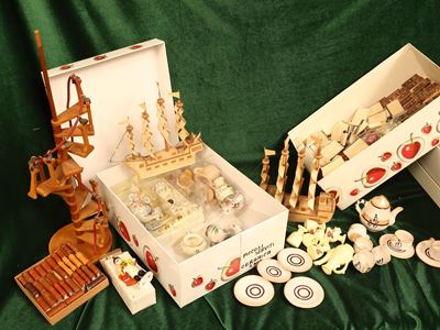 Accessori per la realizzazione di arredi in miniatura, assortimento vario