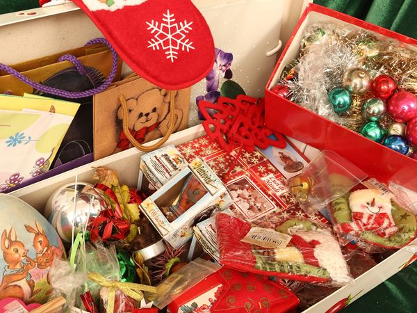 Fantasia di elementi per realizzare decorazioni di Natale