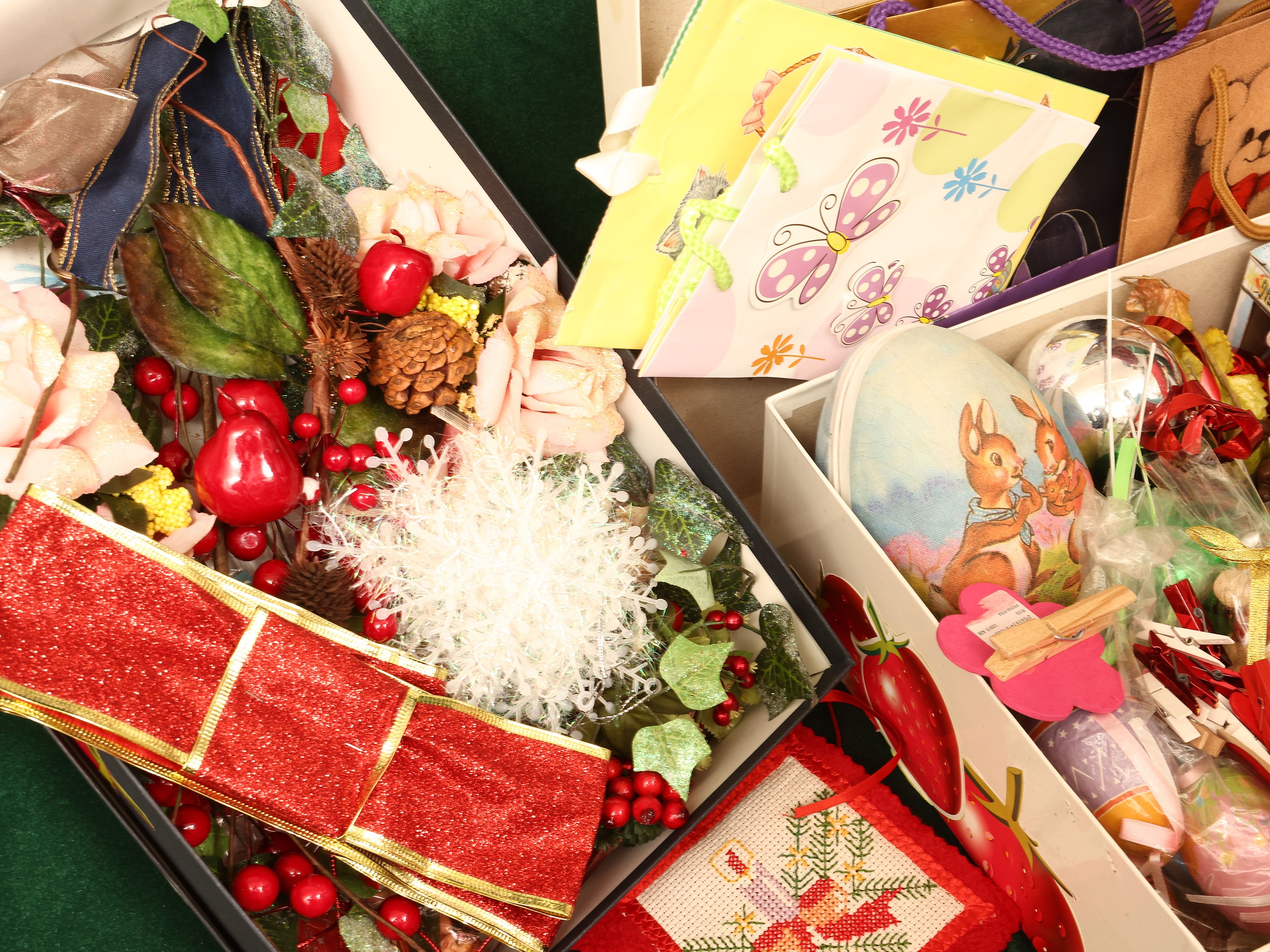 Assortimento di decorazioni natalizie varie