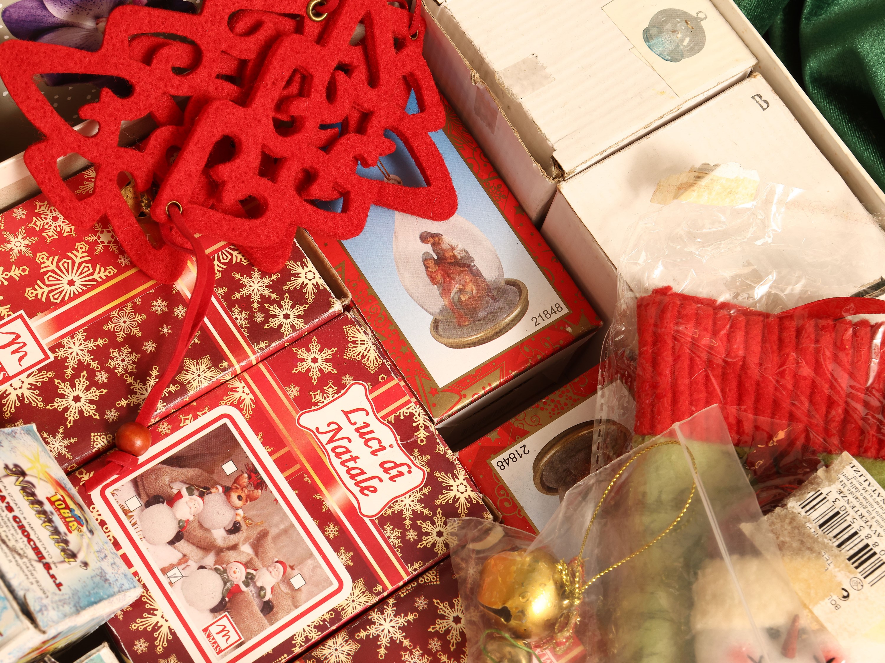 Assortimento di decorazioni natalizie varie
