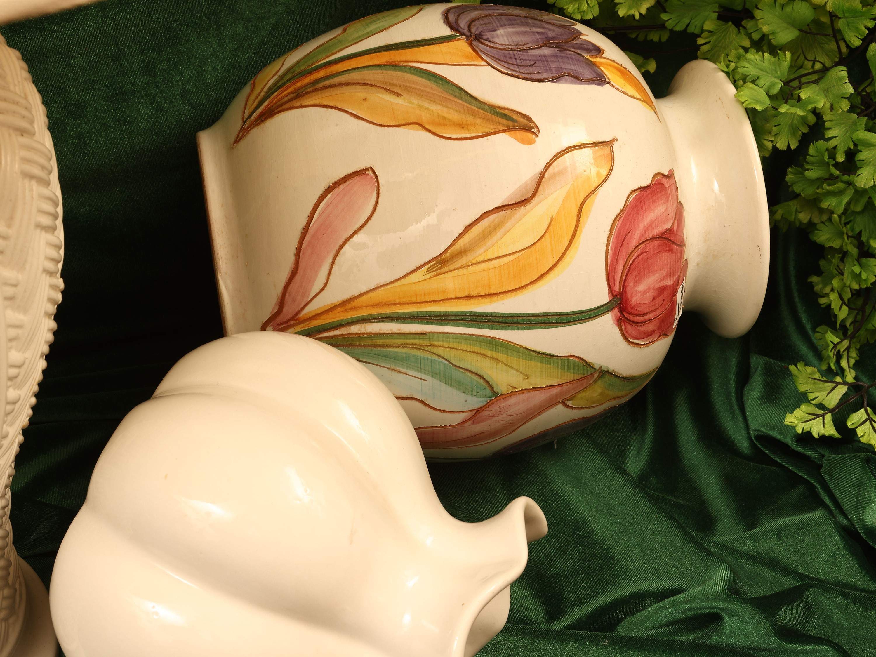 Decorazioni per la casa, comprende un lume da tavolo e vaso in ceramica