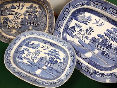 Vassoi in terraglia inglese decorati in monocromia blu, fine XIX/inizio XX secolo