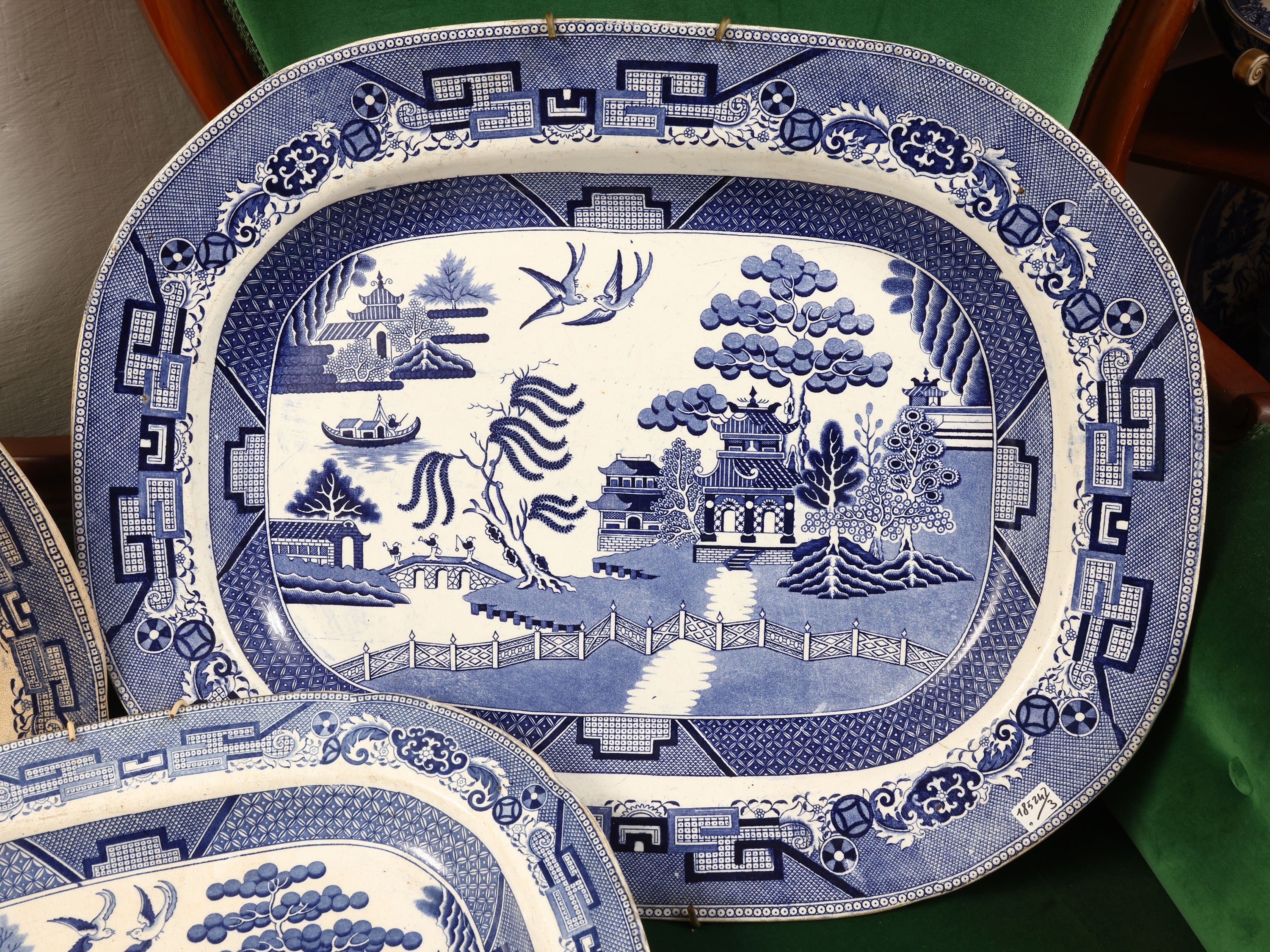 Vassoi in terraglia inglese decorati in monocromia blu, fine XIX/inizio XX secolo