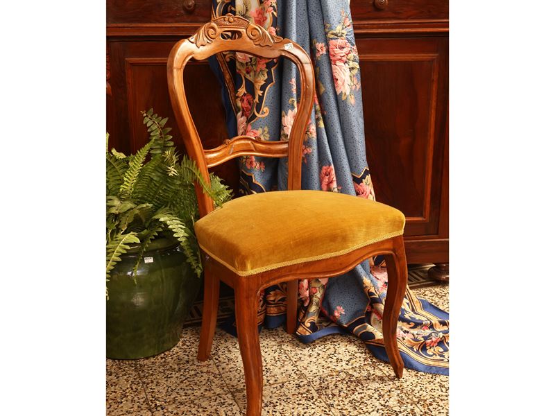 Coppia di sedie in noce