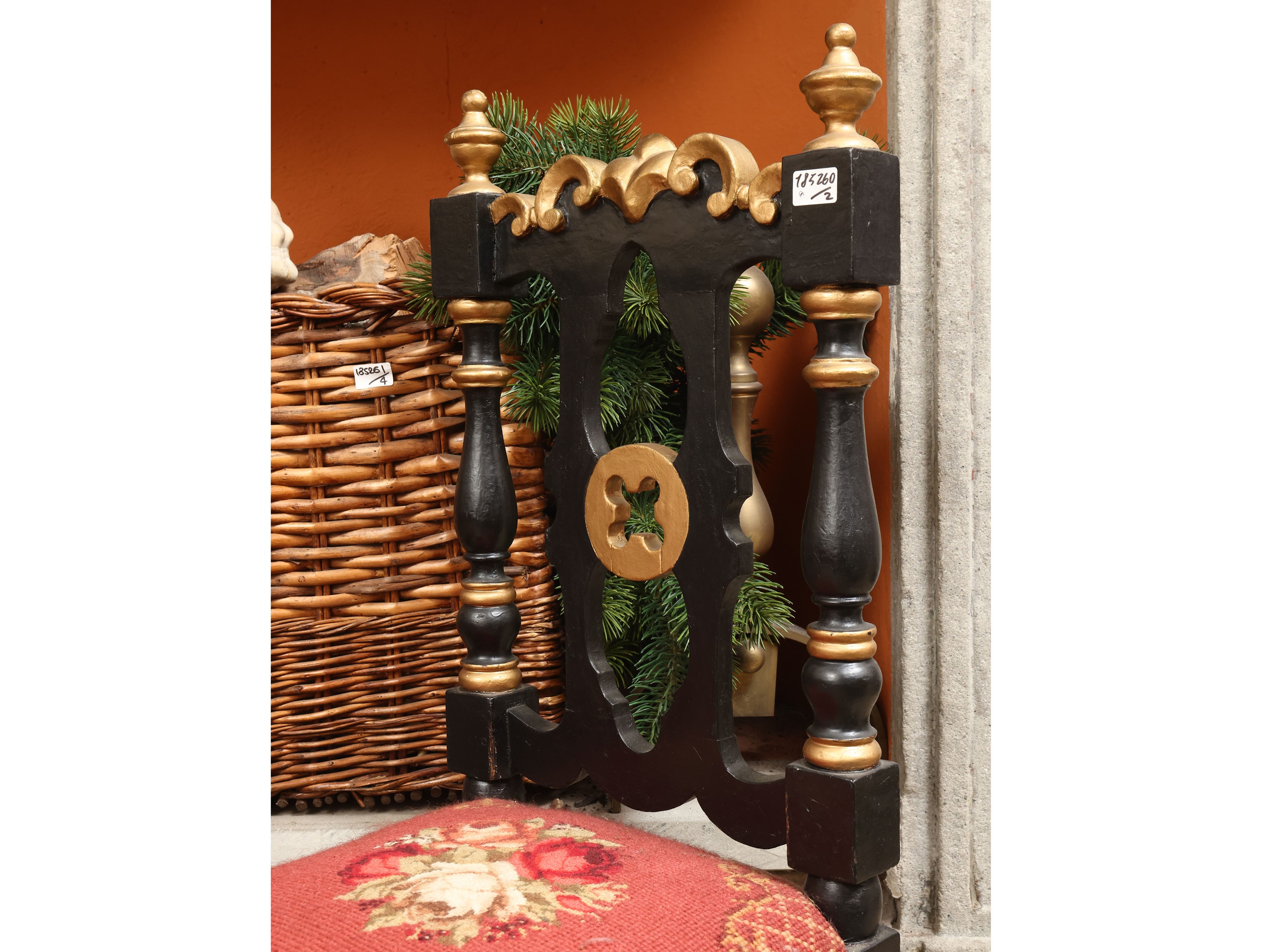 Coppia di sedie da bambino in legno ebanizzato