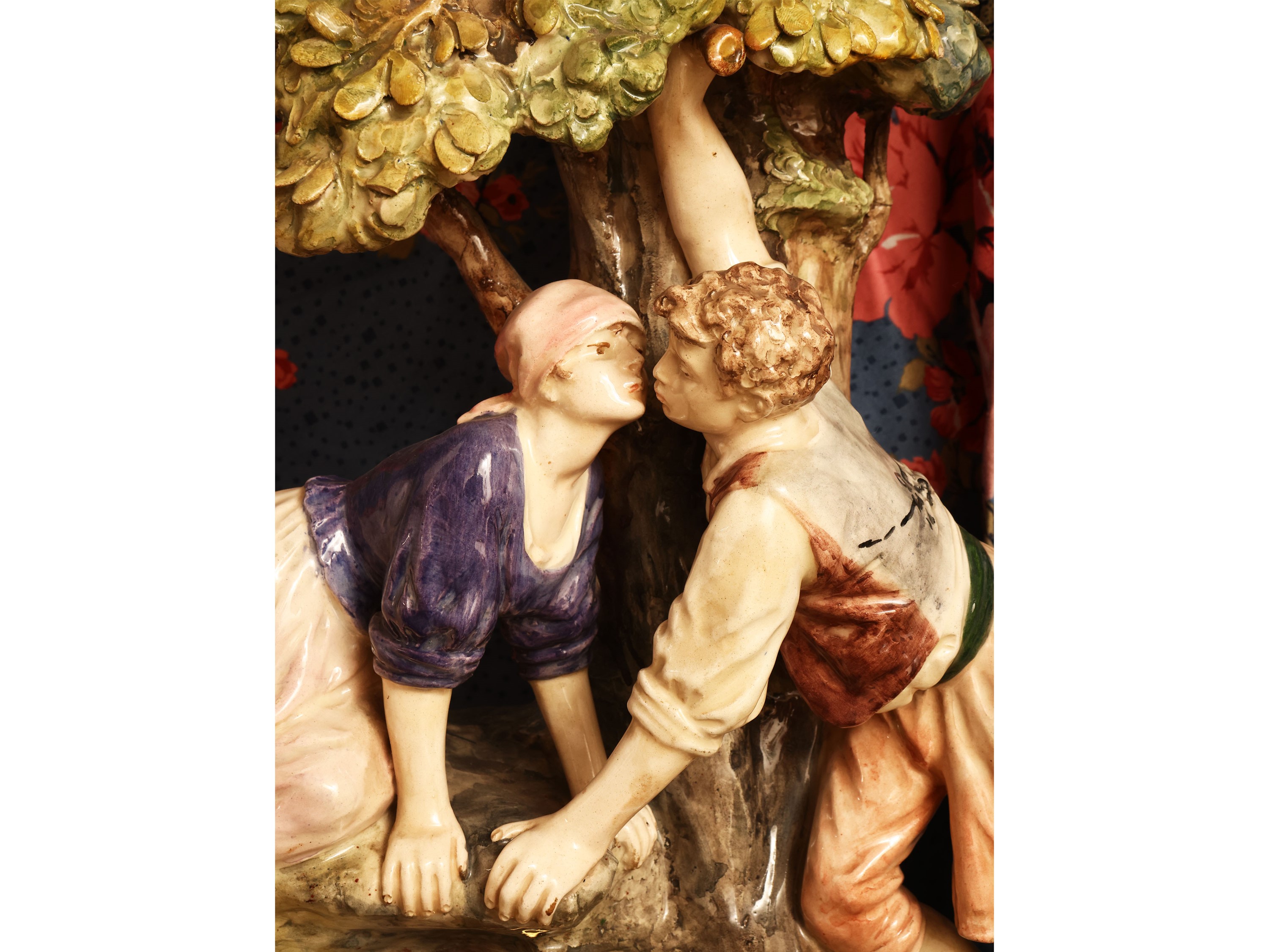 Grande orologio da tavolo in terraglia policroma