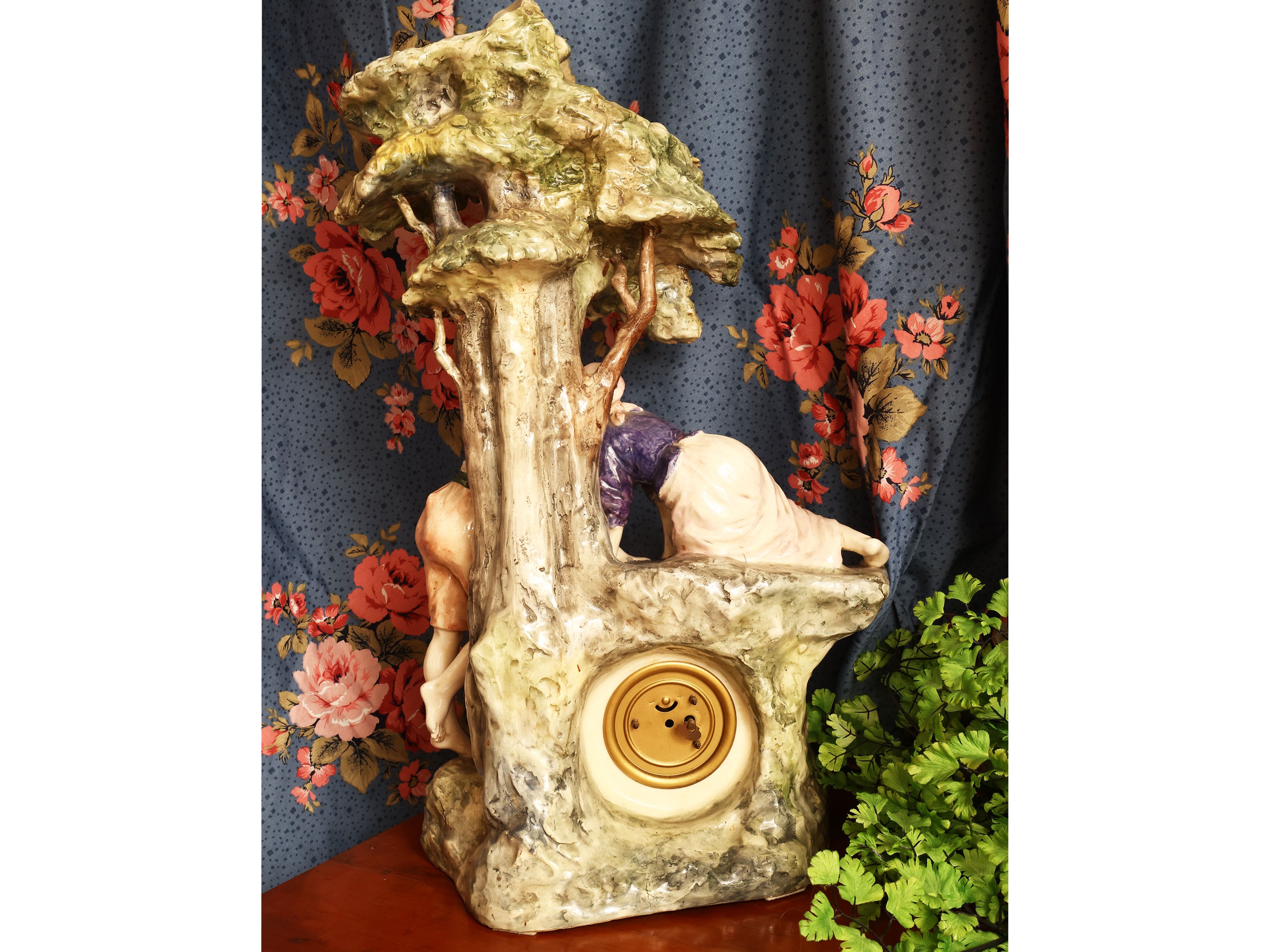 Grande orologio da tavolo in terraglia policroma