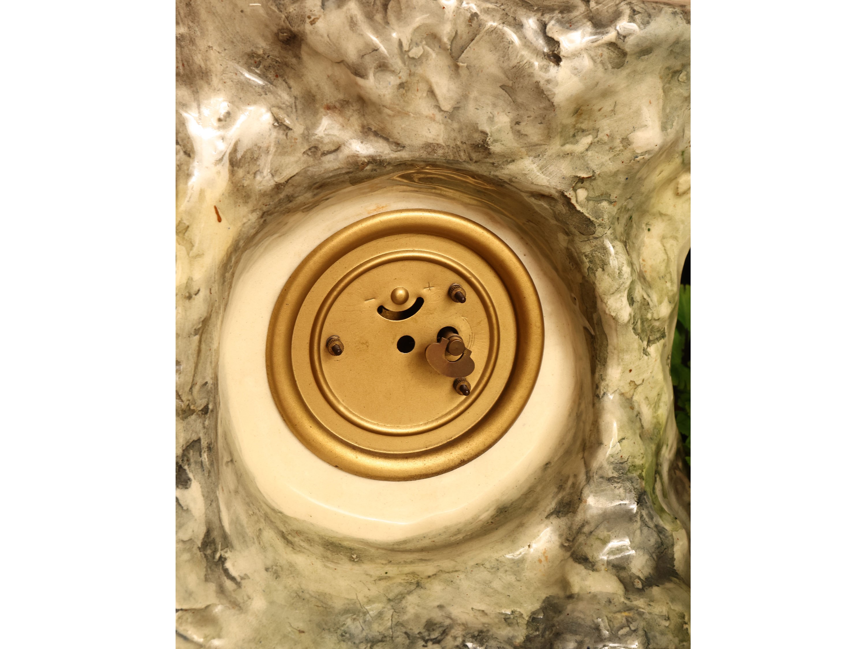 Grande orologio da tavolo in terraglia policroma