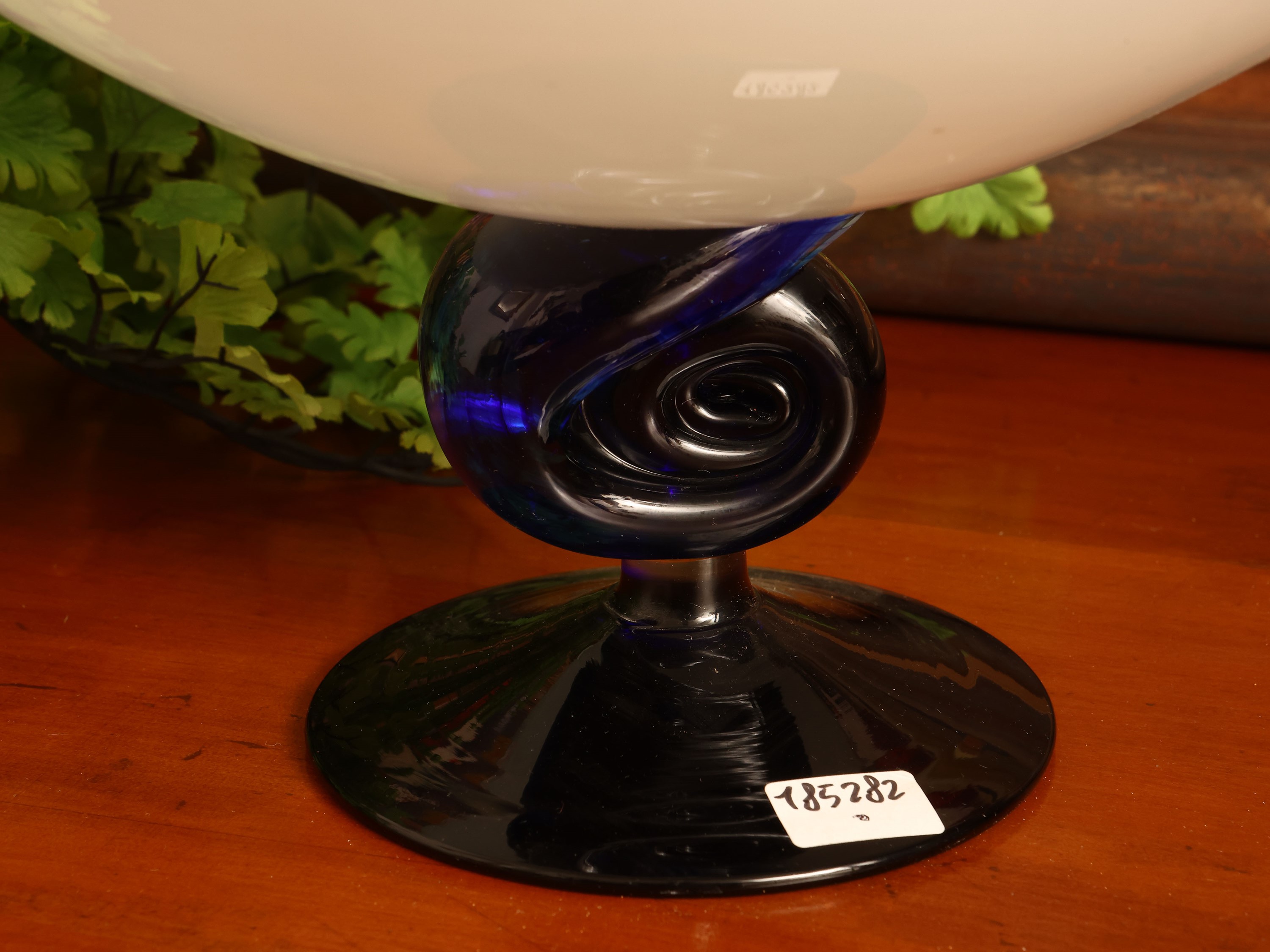 Alzata in vetro soffiato di Murano, h 15 cm, diam 25 cm