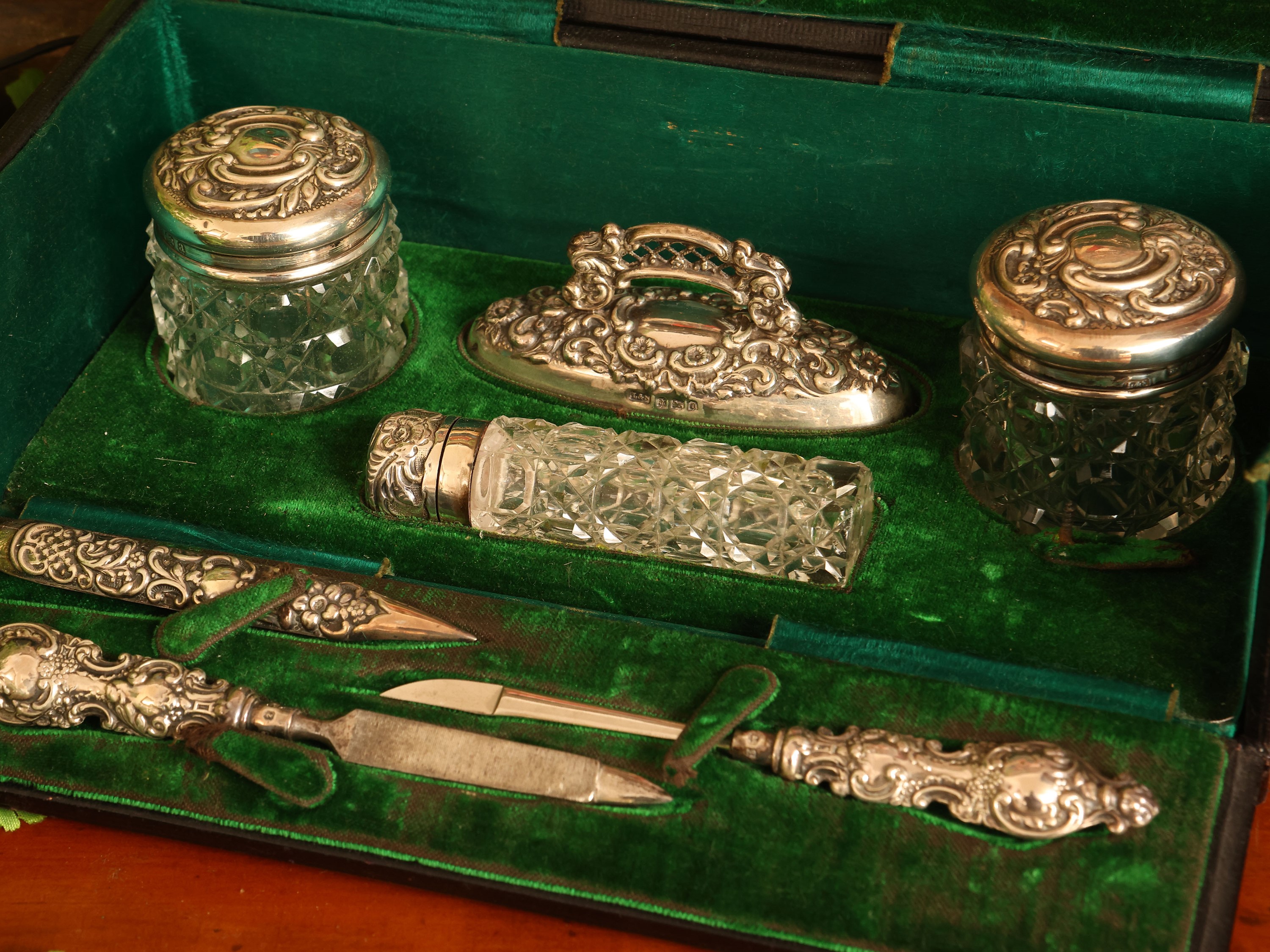 Set da toilette da viaggio in argento, Birmingham, inizio del XX secolo
